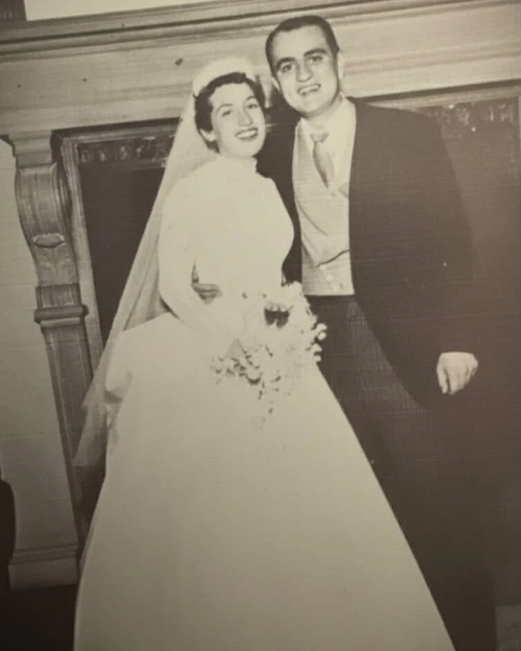 You guys&hellip;OUR BEAUTY LOUNGE IS OPEN🪞 

The Beauty Lounge is a space to pause, breathe, and reconnect to yourself through the lens of holistic beauty. We&rsquo;d love to invite you to experience it during our open house next week! 
 
Join us fo