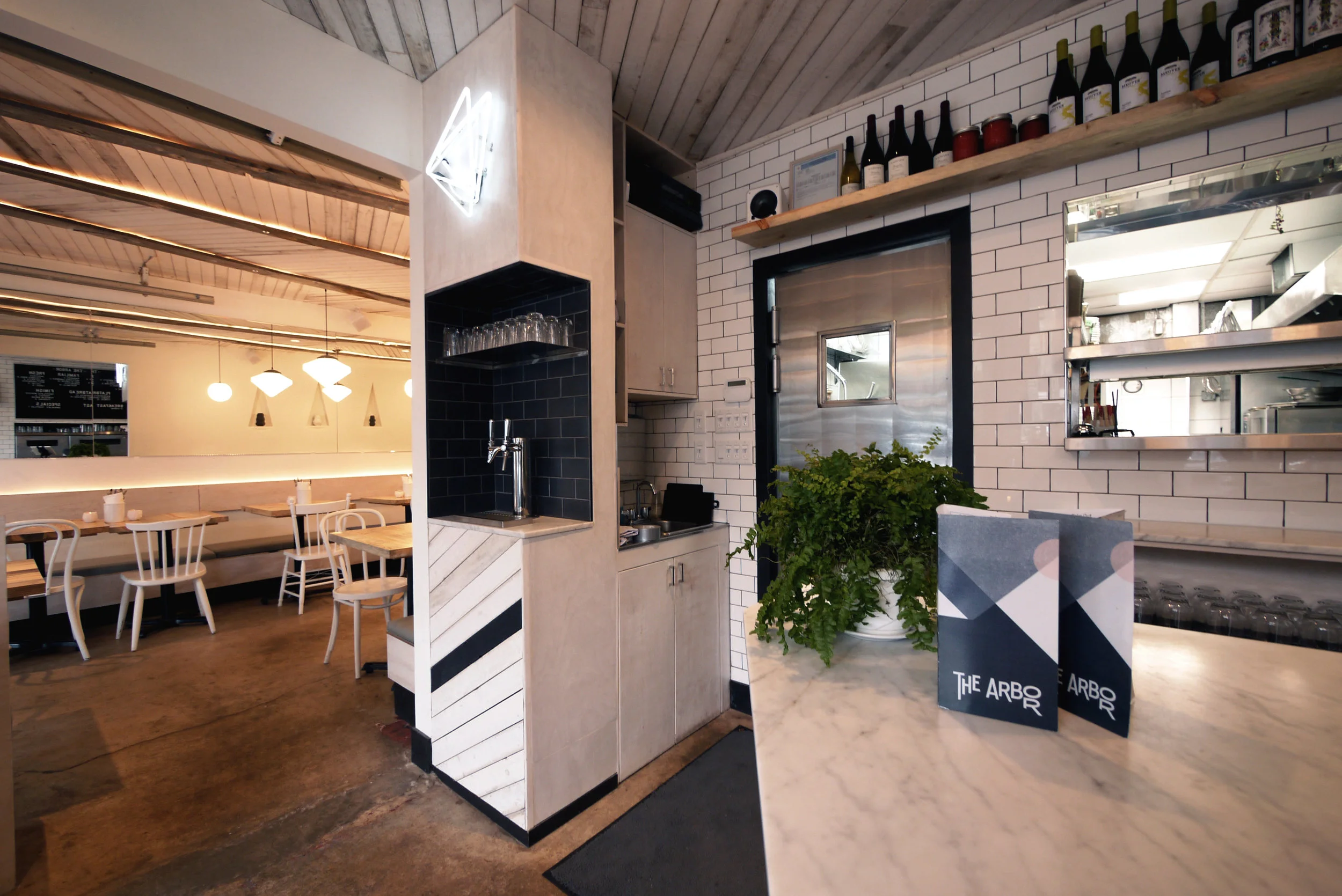 The+Arbor+counter+and+dining+room.jpg