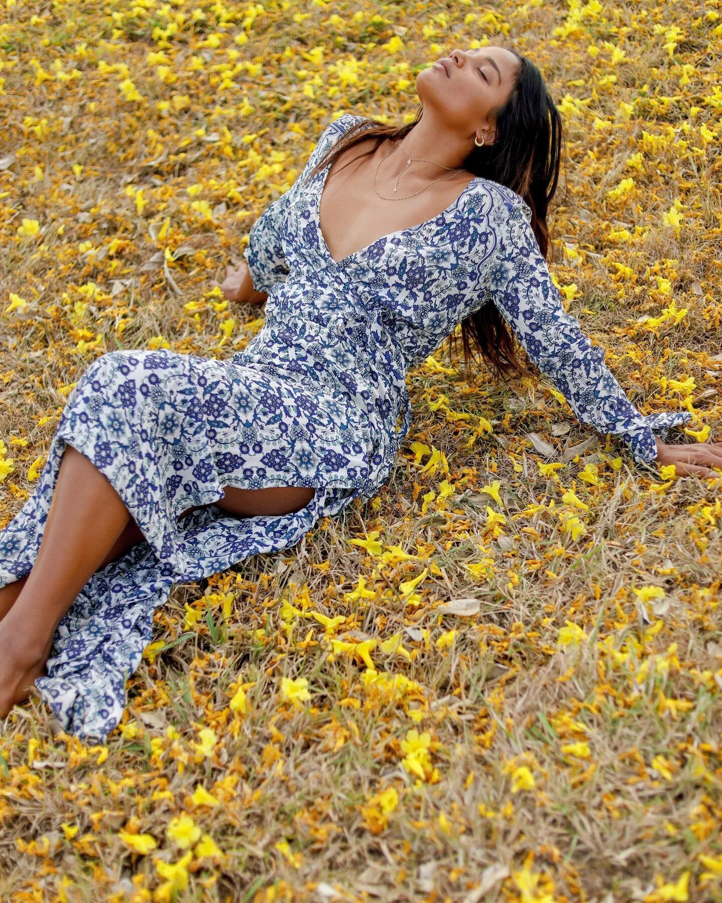 a bed of flowers to bask in the sun 🌞 
&bull;
&bull;

#beachlovejewelry #beachjewelry #hawaiijewelry #madeinhawaii #tahitianpearls #tahitianblackpearls #goldfill #rosegold #sterlingsilver #shoplocal #shopsmall #supportlocal #supportsmallbusiness #ha