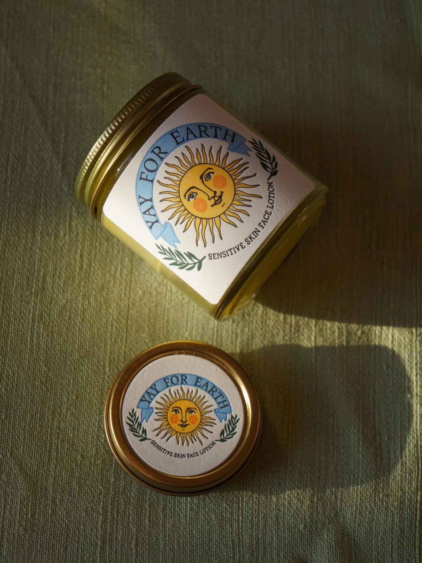 &hellip;the best gift you can give yourself 🍯 an everyday face moisturizer that can be applied anytime to balance, calm, &amp; hydrate the skin 〰️ and give your face a glow! #boefshopcopenhagen #yayforearth