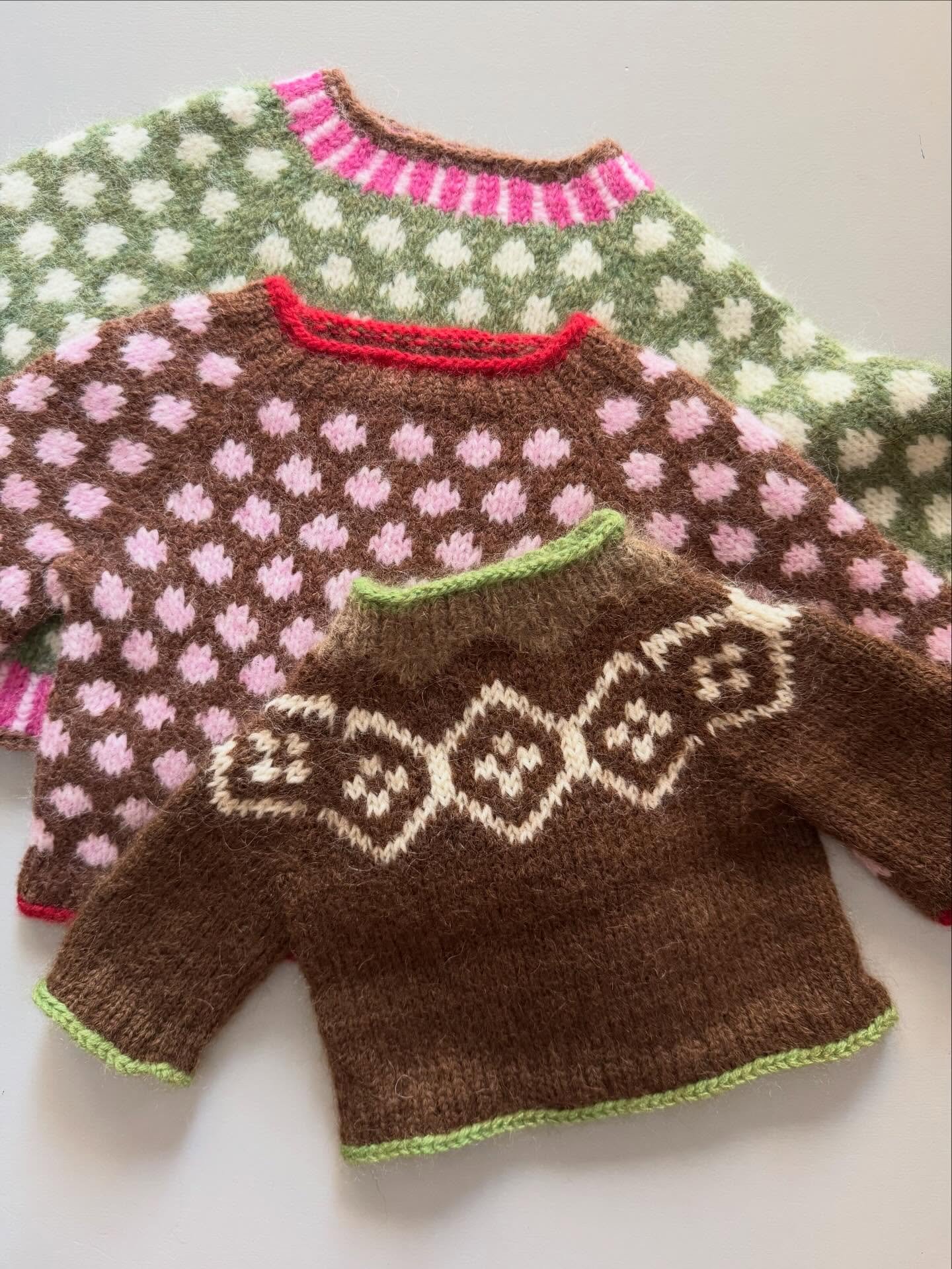 &hellip;KALDO UNICA 🤎  one-of-a-kind hand-knitted sweaters by @karolinemariabarfod 
LAUNCHING Sunday, 1 March &mdash; 20:00 CET
Each piece is handmade in the softest natural yarns, many in alpaca.
Every design is unique 〰️ no two are alike.
Karoline