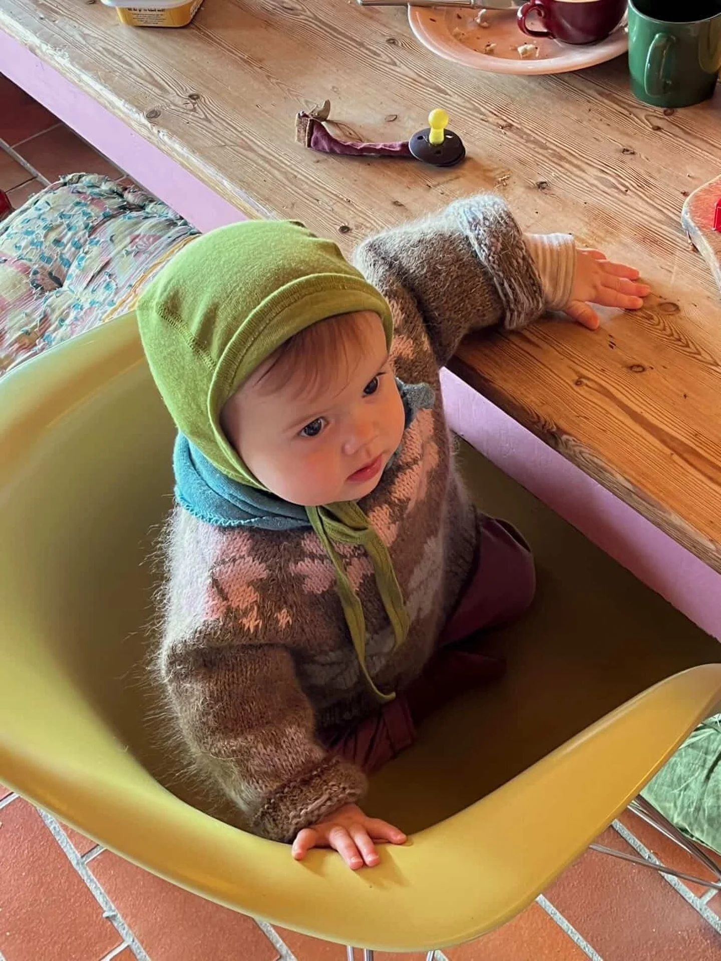 &hellip;sweet B 🤎 bonnet, scarf &amp; pacifier are in the shop. picture @sofiezilstorff (amazing knit from @karolinemariabarfod ) #boefshopcopenhagen