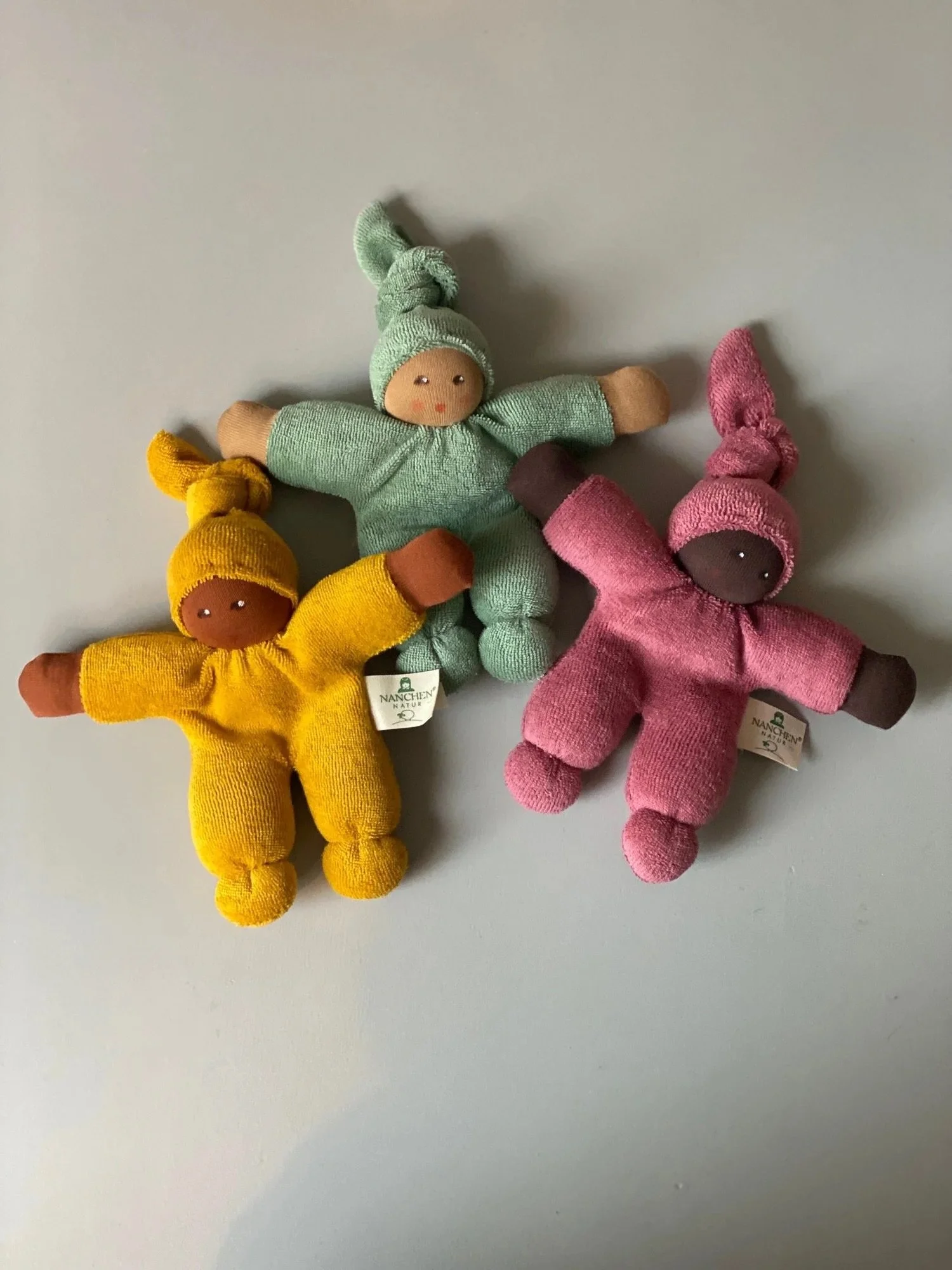 &hellip;a selection of what you will find in the shop 🤎 Nanchen dolls #boefshopcopenhagen #nanchennatur 

&hellip;hand-crafted wooden card holders #boefshopcopenhagen 

&hellip;the perfect bib! warm tones and a soft texture &mdash; the Smollceremony