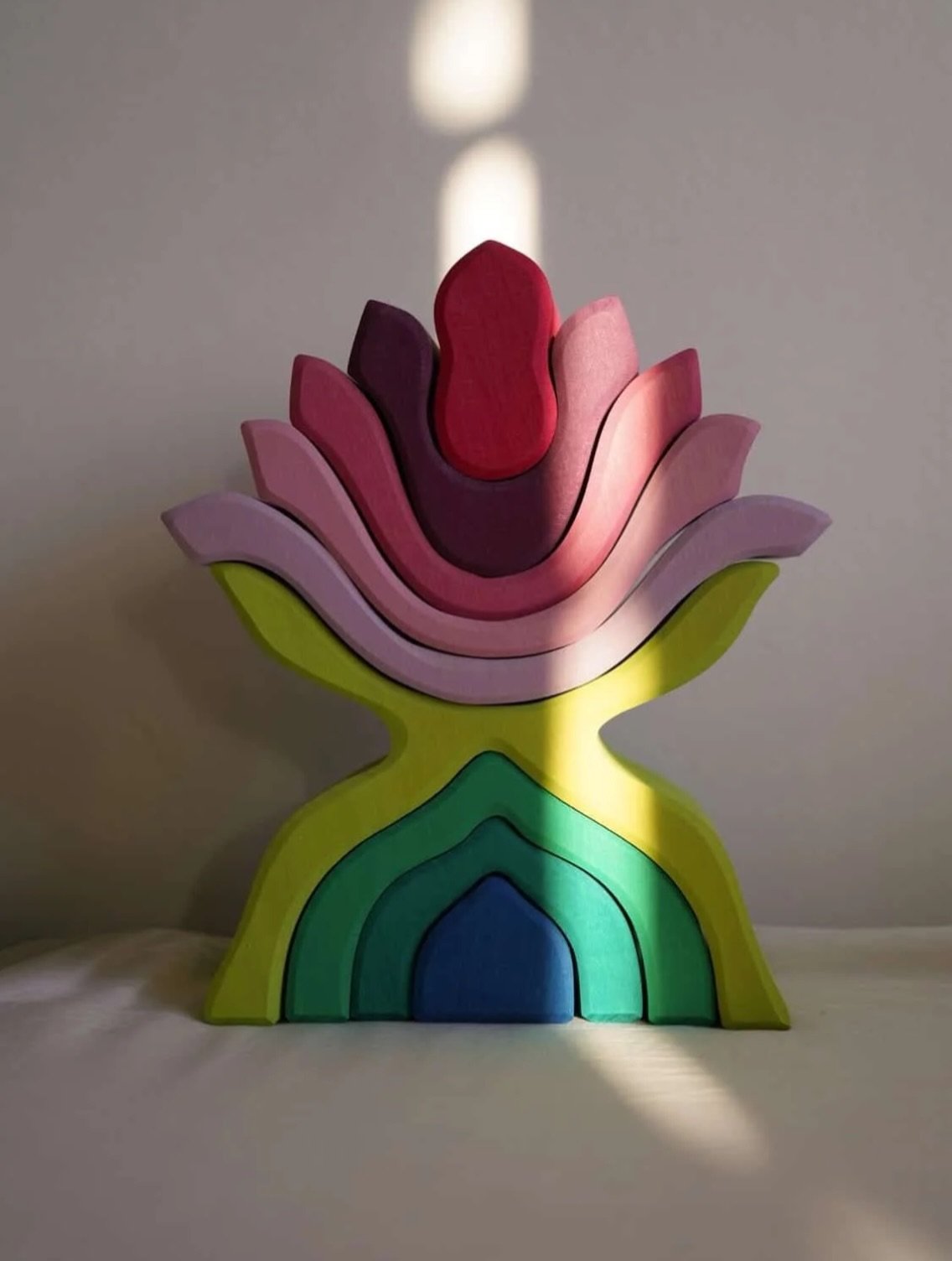 &hellip;have been very lucky and just received 7 of these beautiful stacking flowers from Grimms ✨ 
( Grimms can&rsquo;t deliver any more in 2026 due to high demand, but we&rsquo;ll restock as soon as possible.) #boefshopcopenhagen #grimmswoodentoys