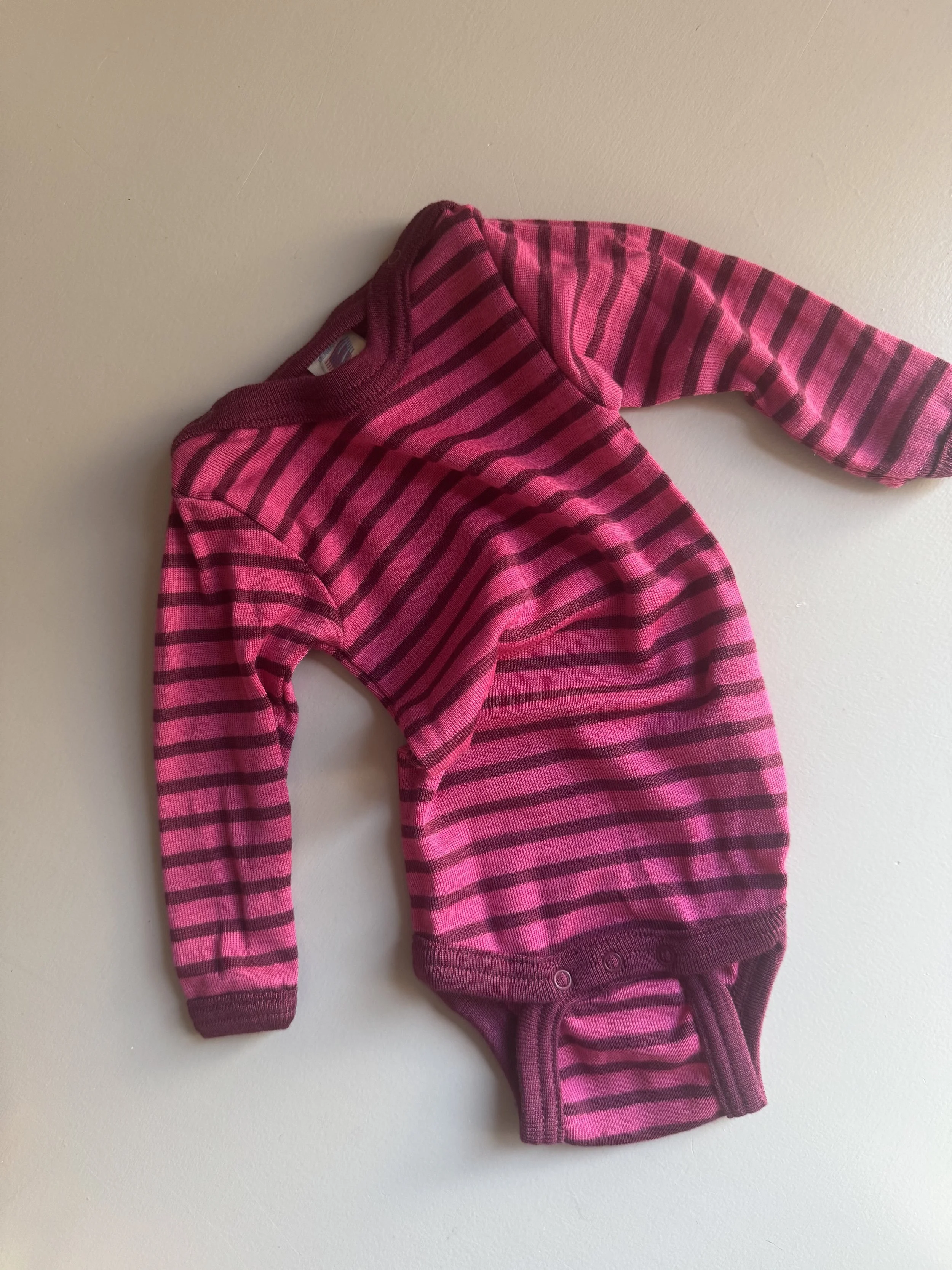 engel, organic marino wool baby body, striped raspberry red