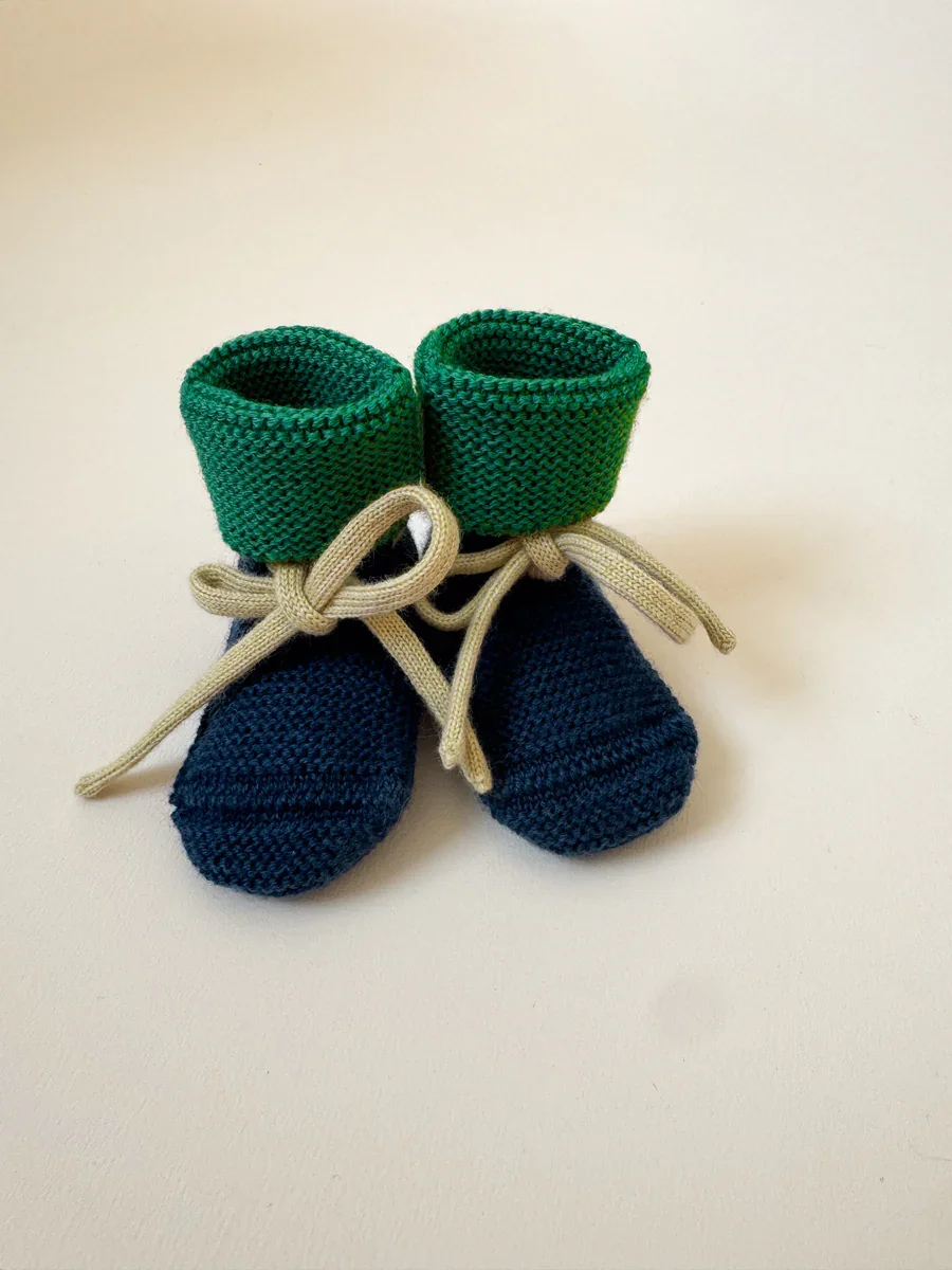BOOTIESBLUE_GRASS1-5404027808536_5404027808543.jpg.webp