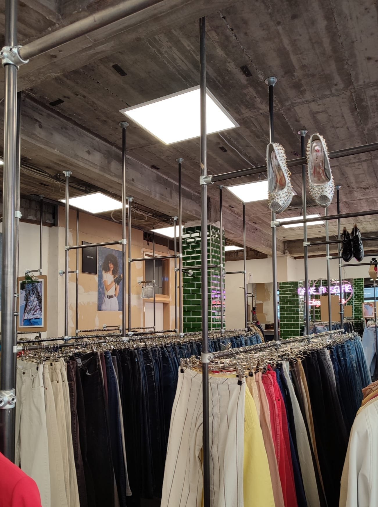 Die besten Vintage und Second Hand Läden in Frankfurt 2022 — Feels