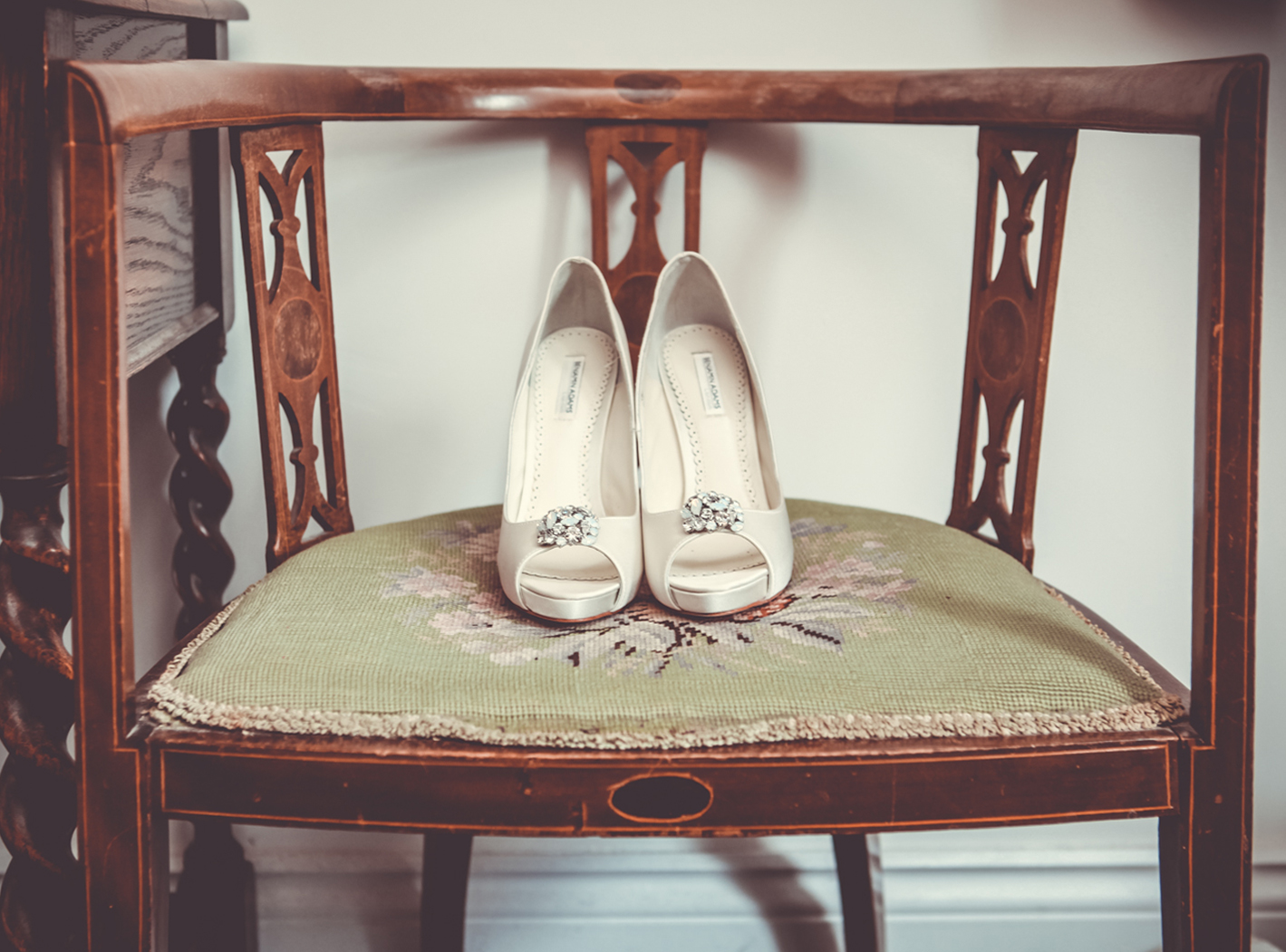 wedding shoes vintage chair.jpg