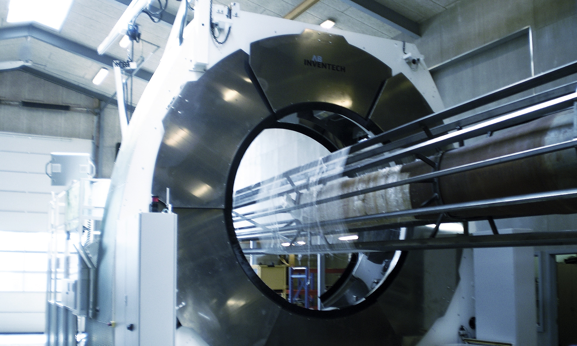 WINDING MACHINE Developed to dispense prepreg material on the blade mould for wind turbine blade production.