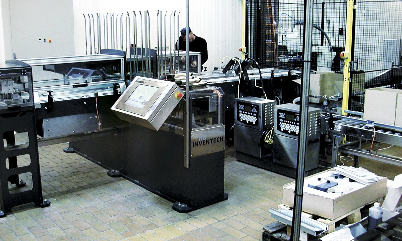 Spare-rib box and pallet packaging equipment.