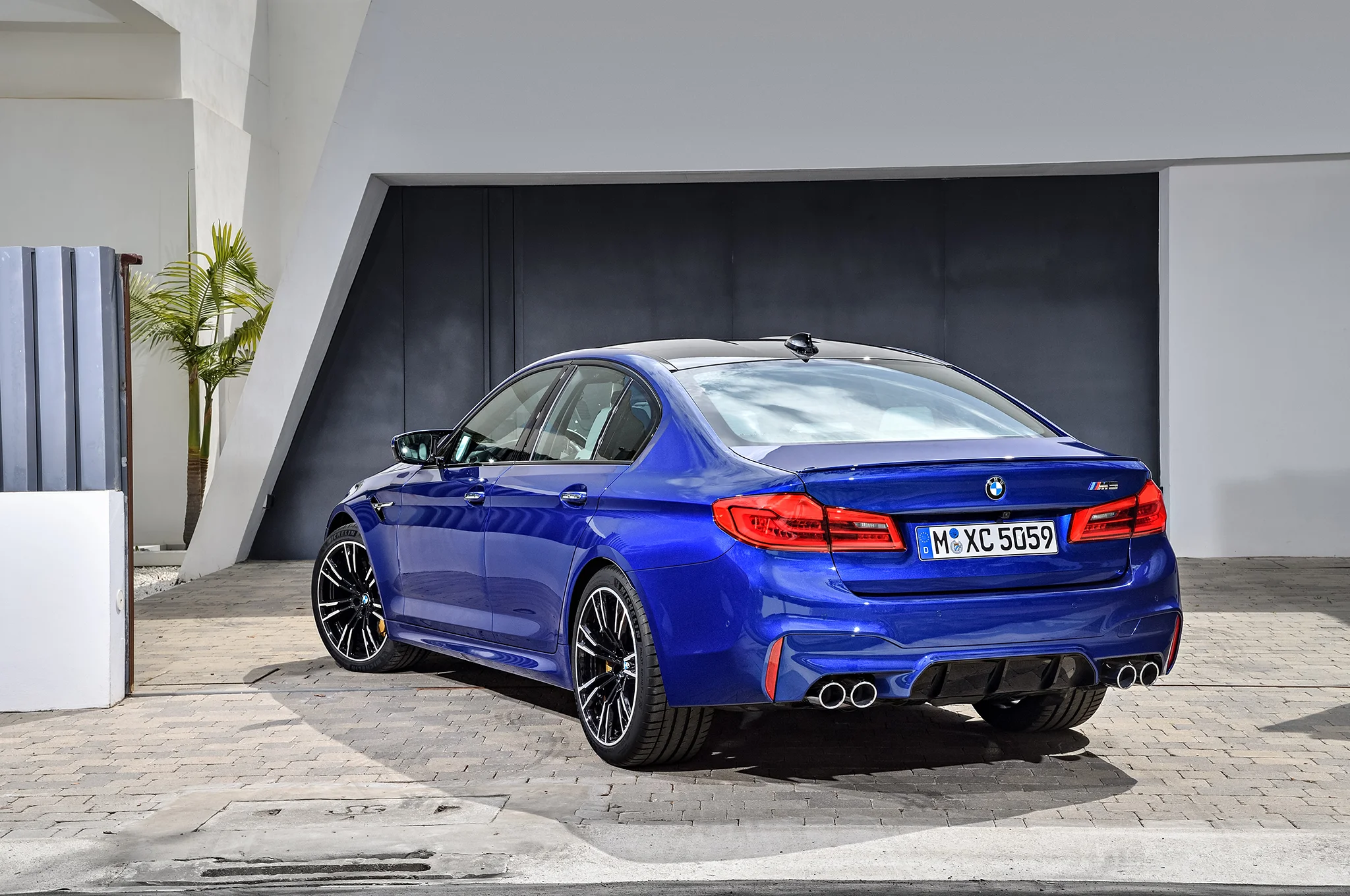 2018-BMW-M5-dtk.jpg