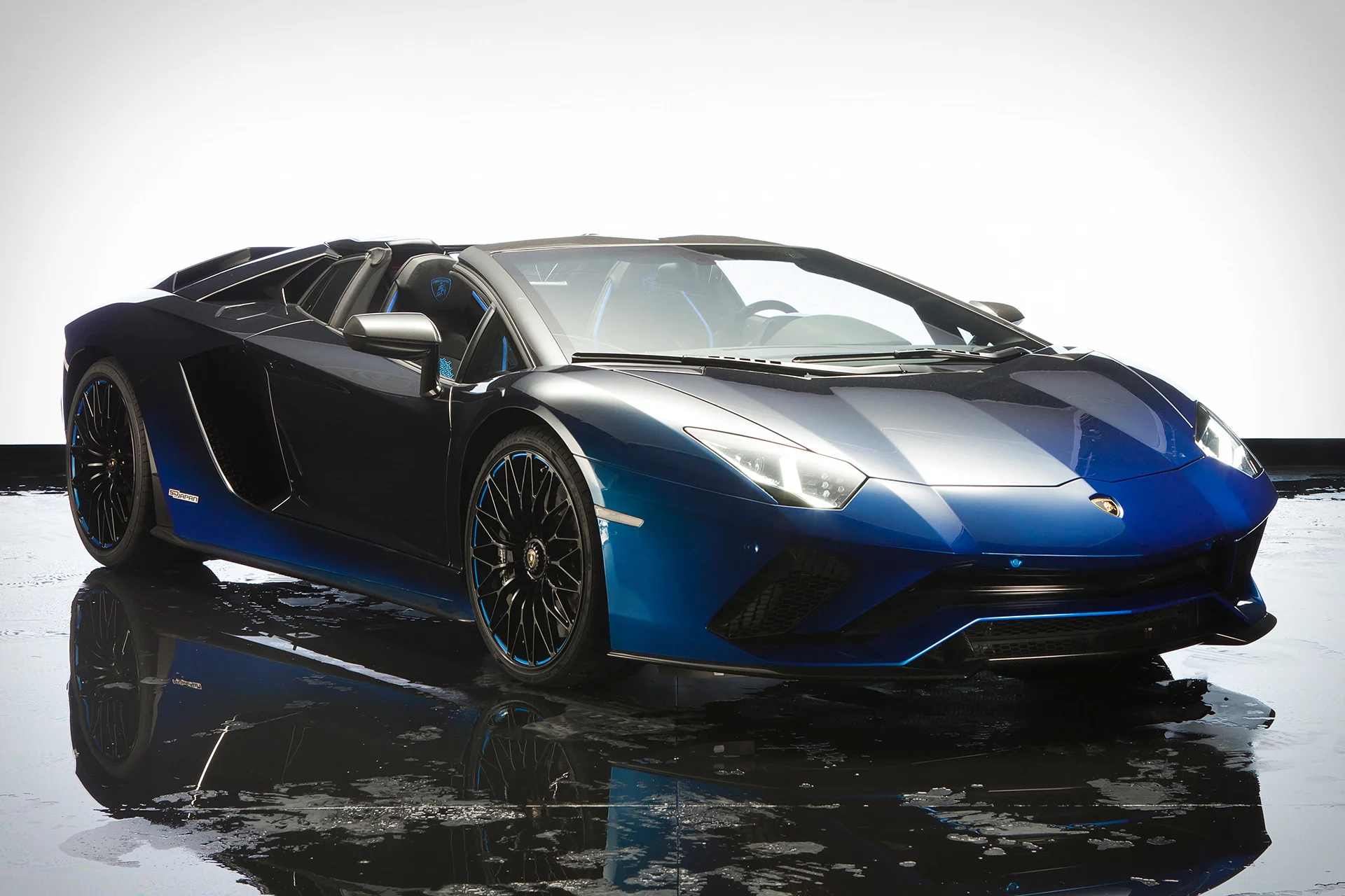 Aventador-s-roadster-2-DTKMEN.jpg