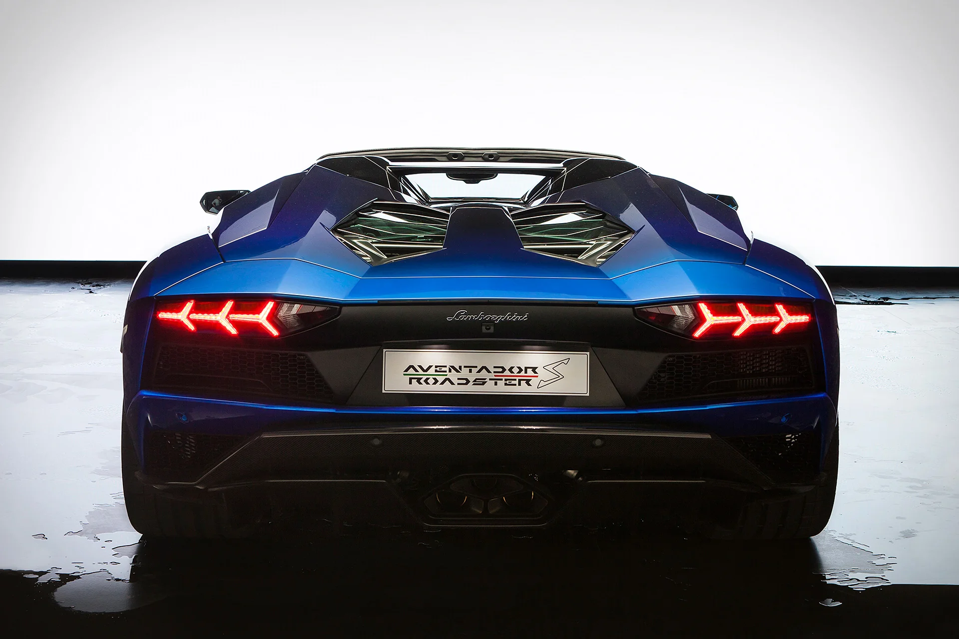 aventador-s.jpg