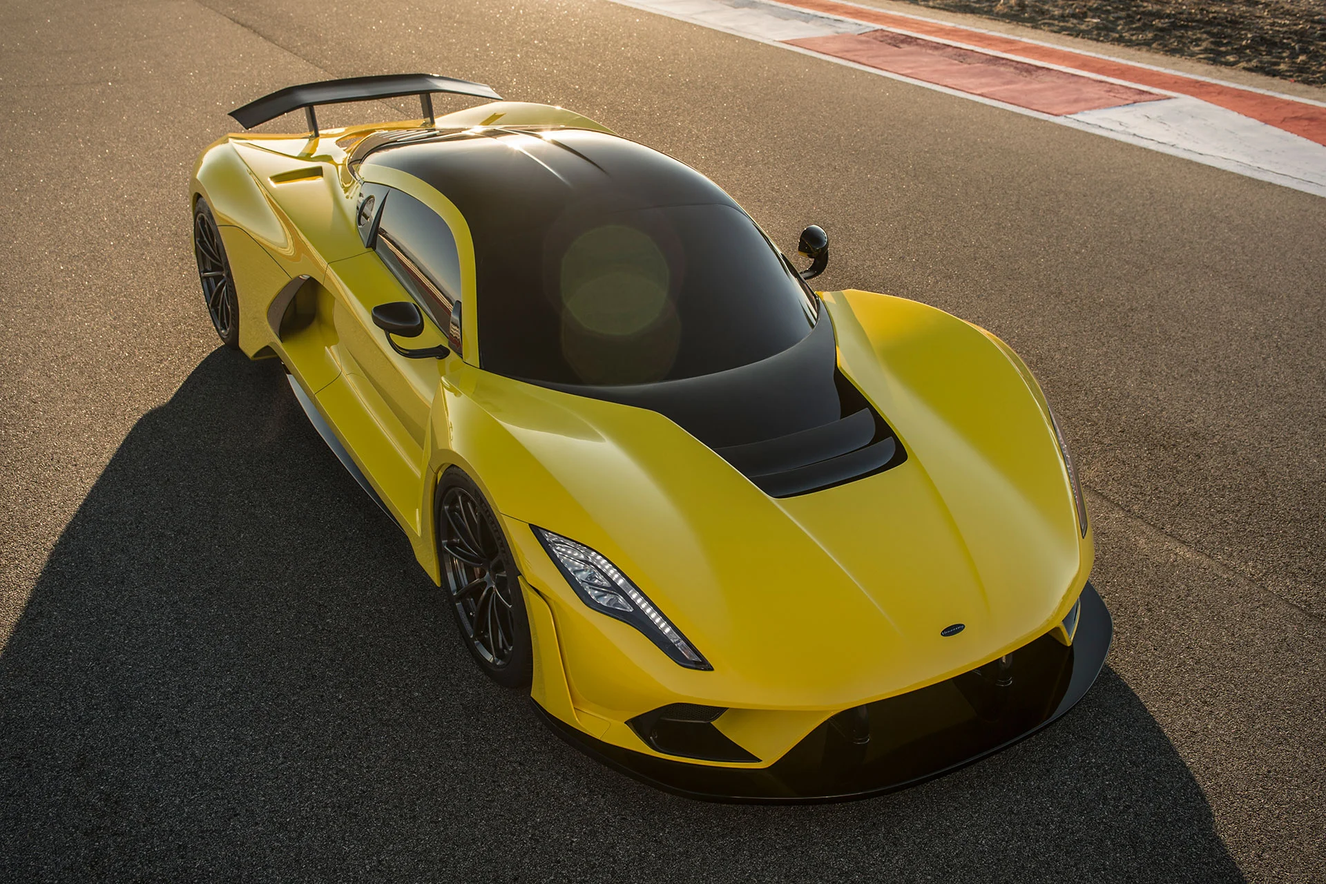 Hennessey-venom-DTKMEN.jpg