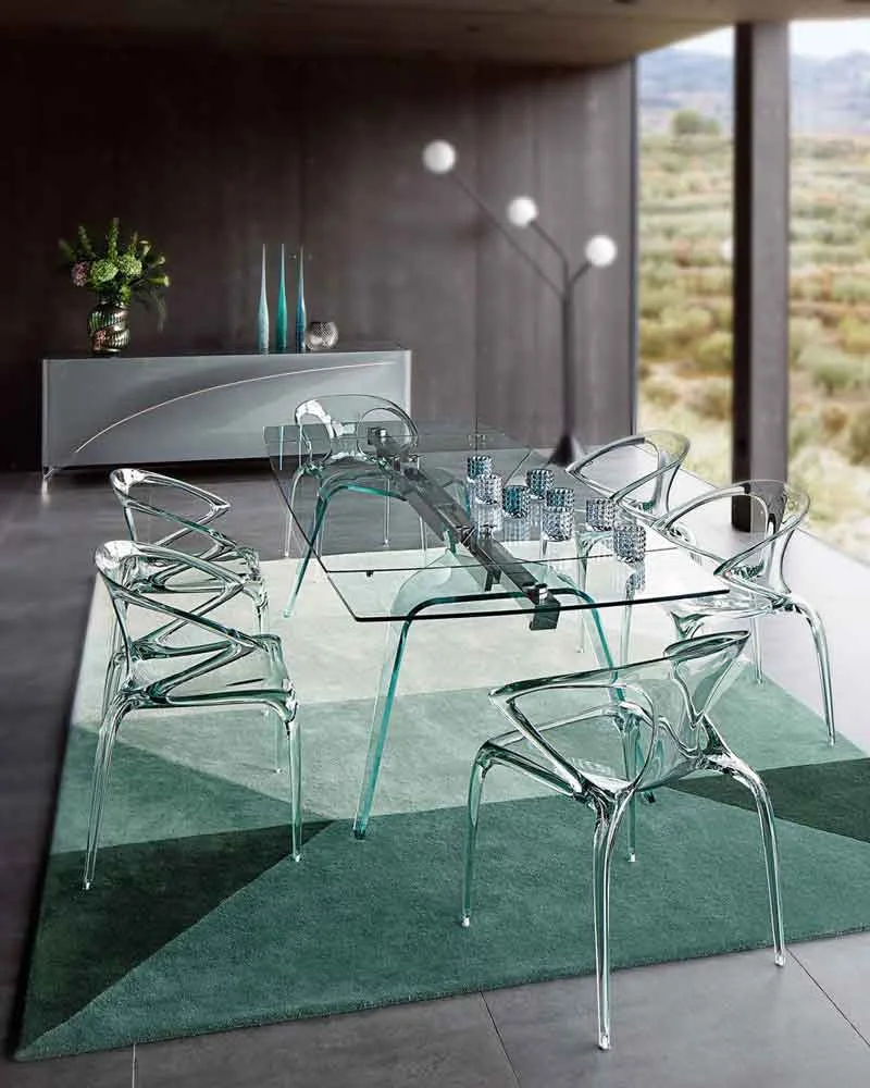 SACHA LAKIC Agape Dining Table (Price upon request) at ROCHE BOBOIS.