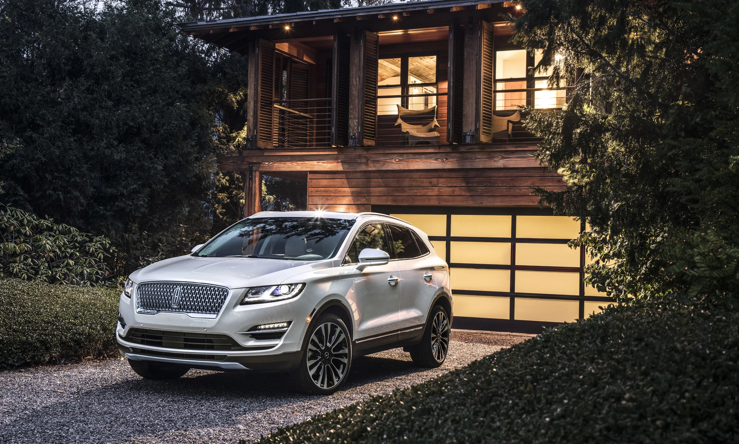 19Lincoln-MKC_01_HR.jpg
