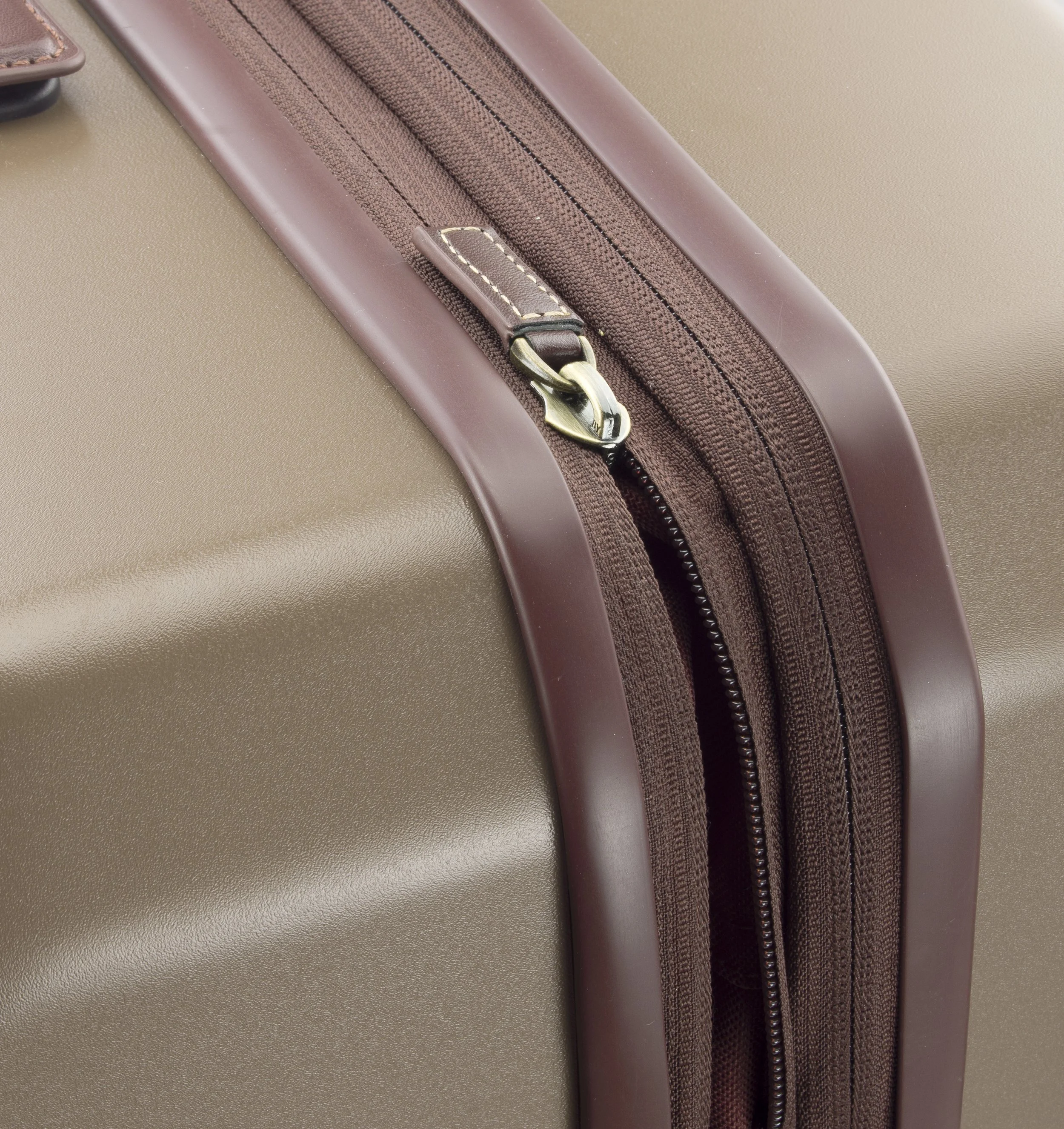 Boconi  expansion -zipper pull 1 copy.jpg
