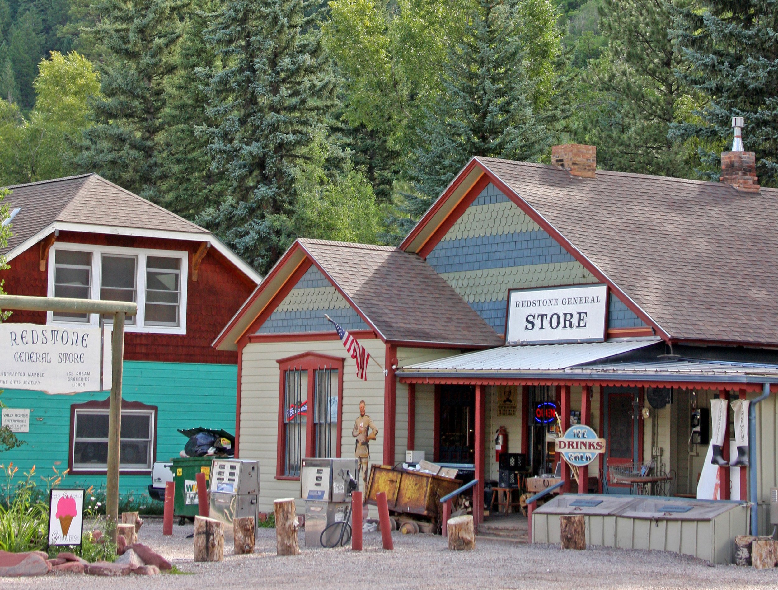 General_store_and_adjacent_building,_Redstone,_CO.jpg