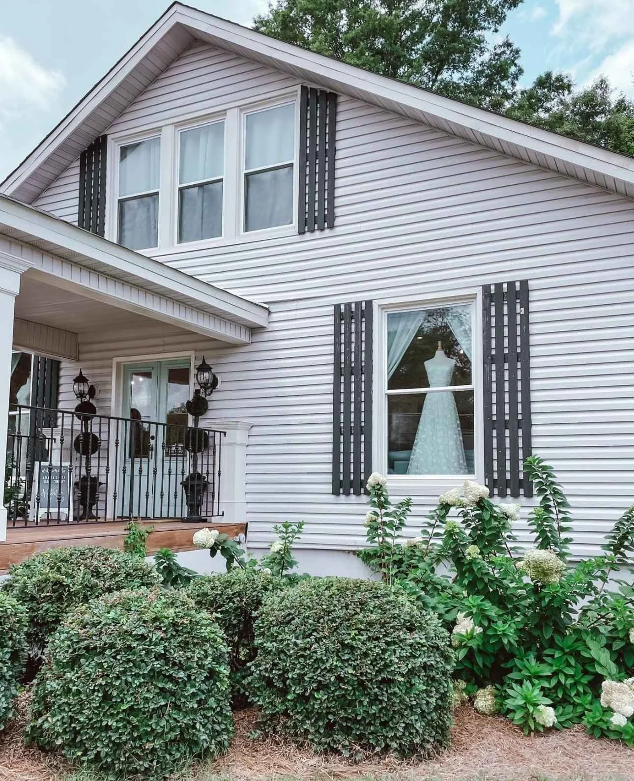 Atlanta Street Bridal Boutique Exterior.jpg