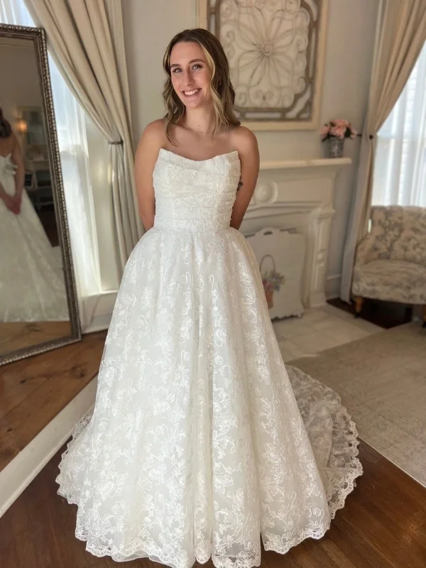 Sweetheart Neckline Lace Ball Gown Wedding Dress