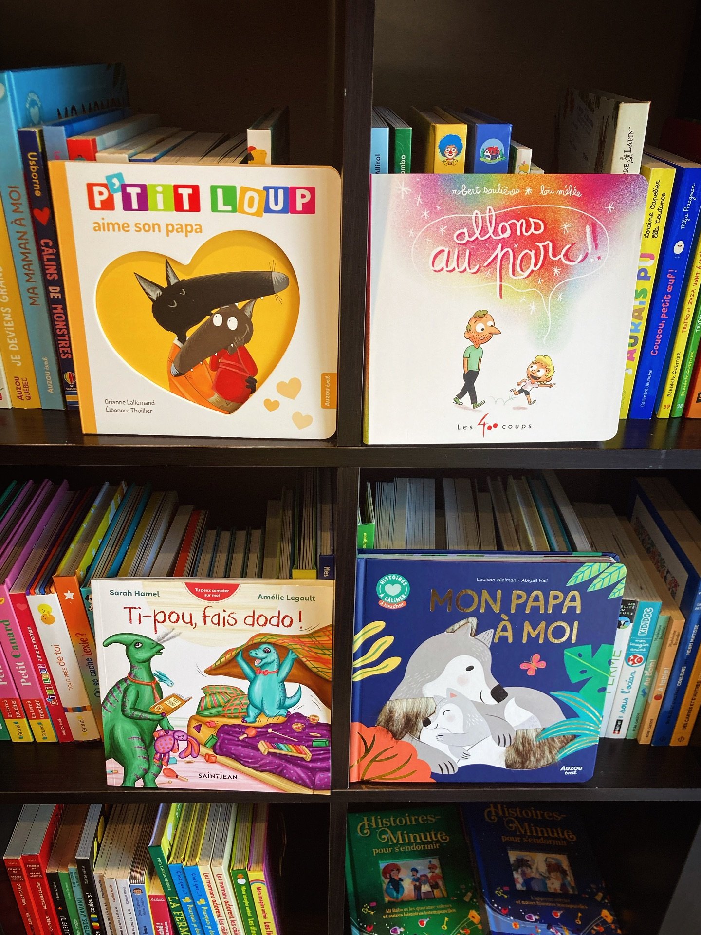 Joyeuse f&ecirc;te des p&egrave;res &agrave; tous les papas!! 👨&zwj;👧&zwj;👦

Prenez cette journ&eacute;e pour cr&eacute;er des liens plus fort avec vos enfants! 🤩

- P&rsquo;tit loup aime son papa / @orianne_lallemand et @eleonore_thuillier / @ed