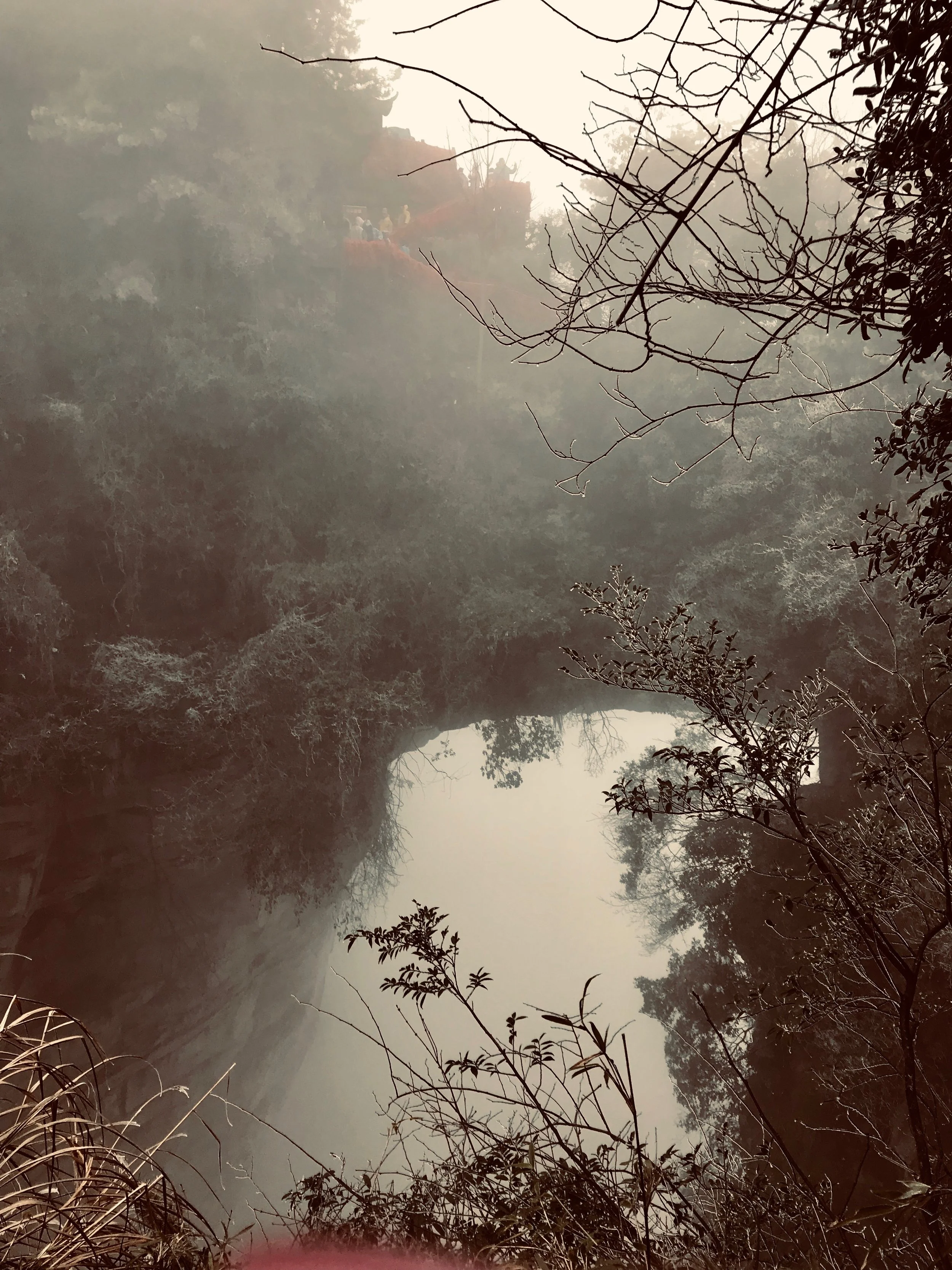 Natural land bridge