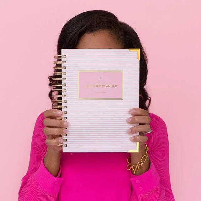 OMG a pretty pink stripe?!? 😍😍😍 Because we know captions are hard to write ...
Here are a couple options to help make your entry post that much easier!
I love the @Simplified Planner because it was designed minimally, on purpose, so that you can r