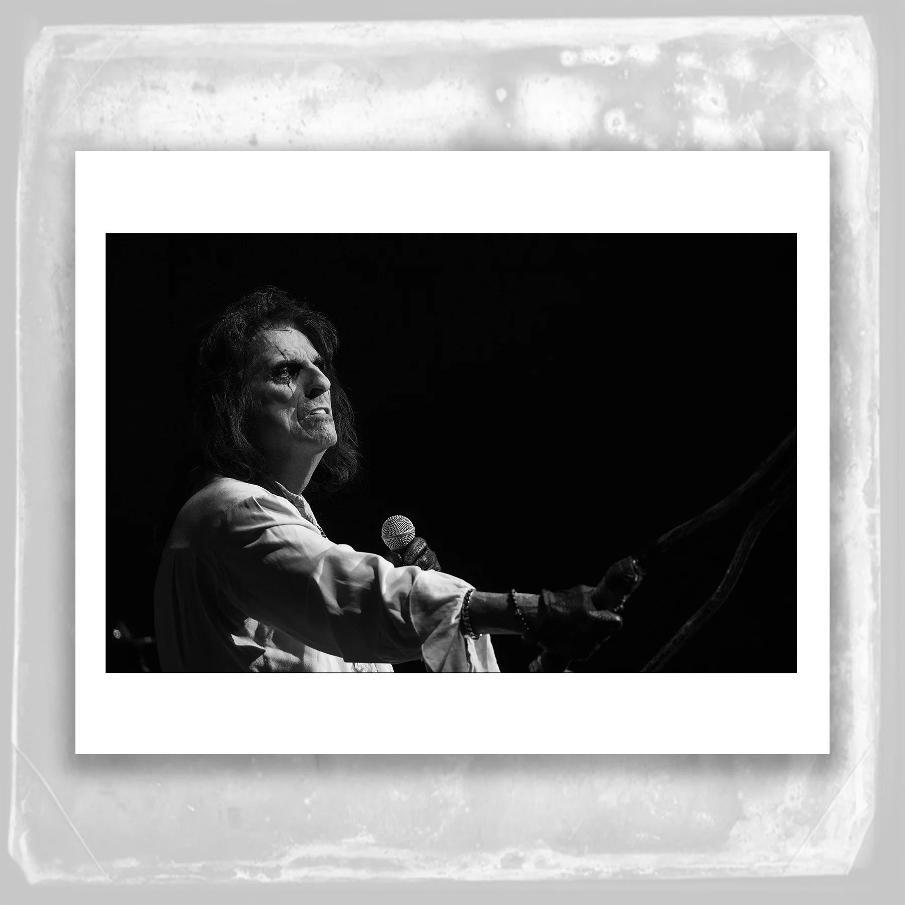 8X10 - LIMITED EDITION - Alice Cooper And His Trusty (and rusty) Crutch
