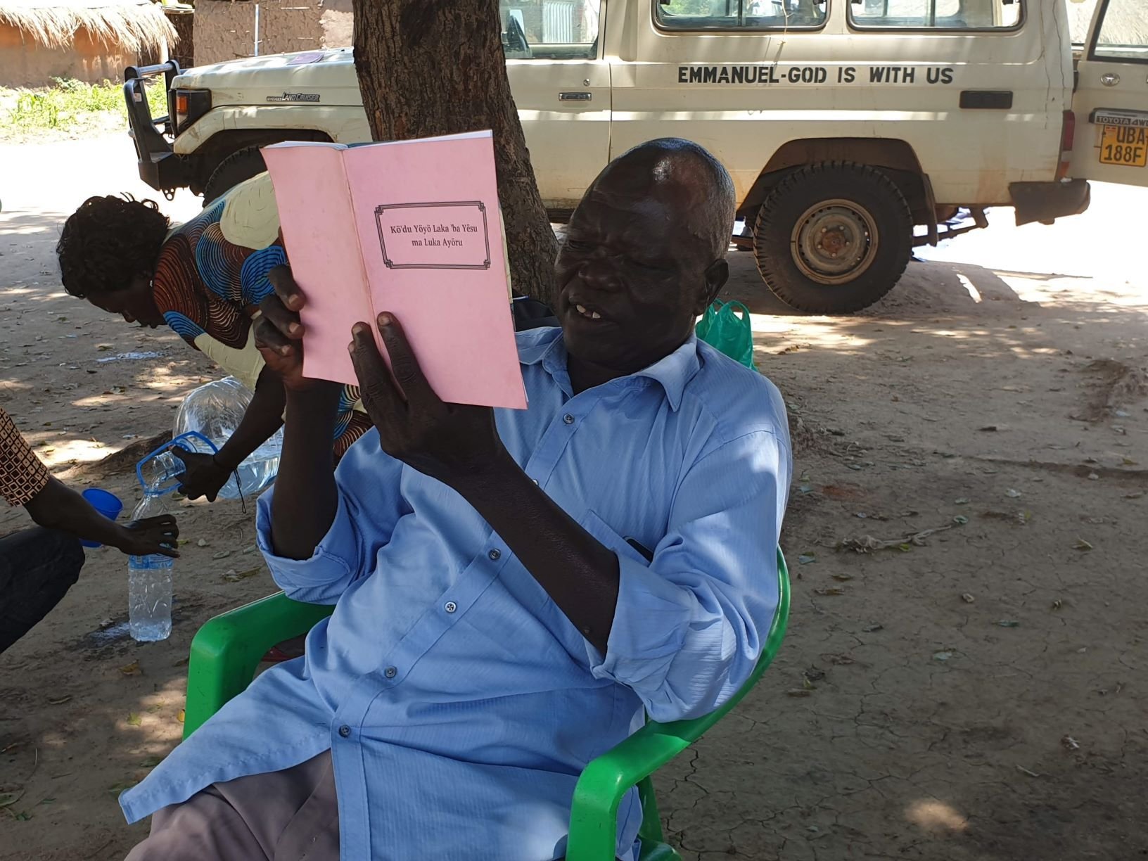 A Vidilaka refugee reading the book of Luke for the first time