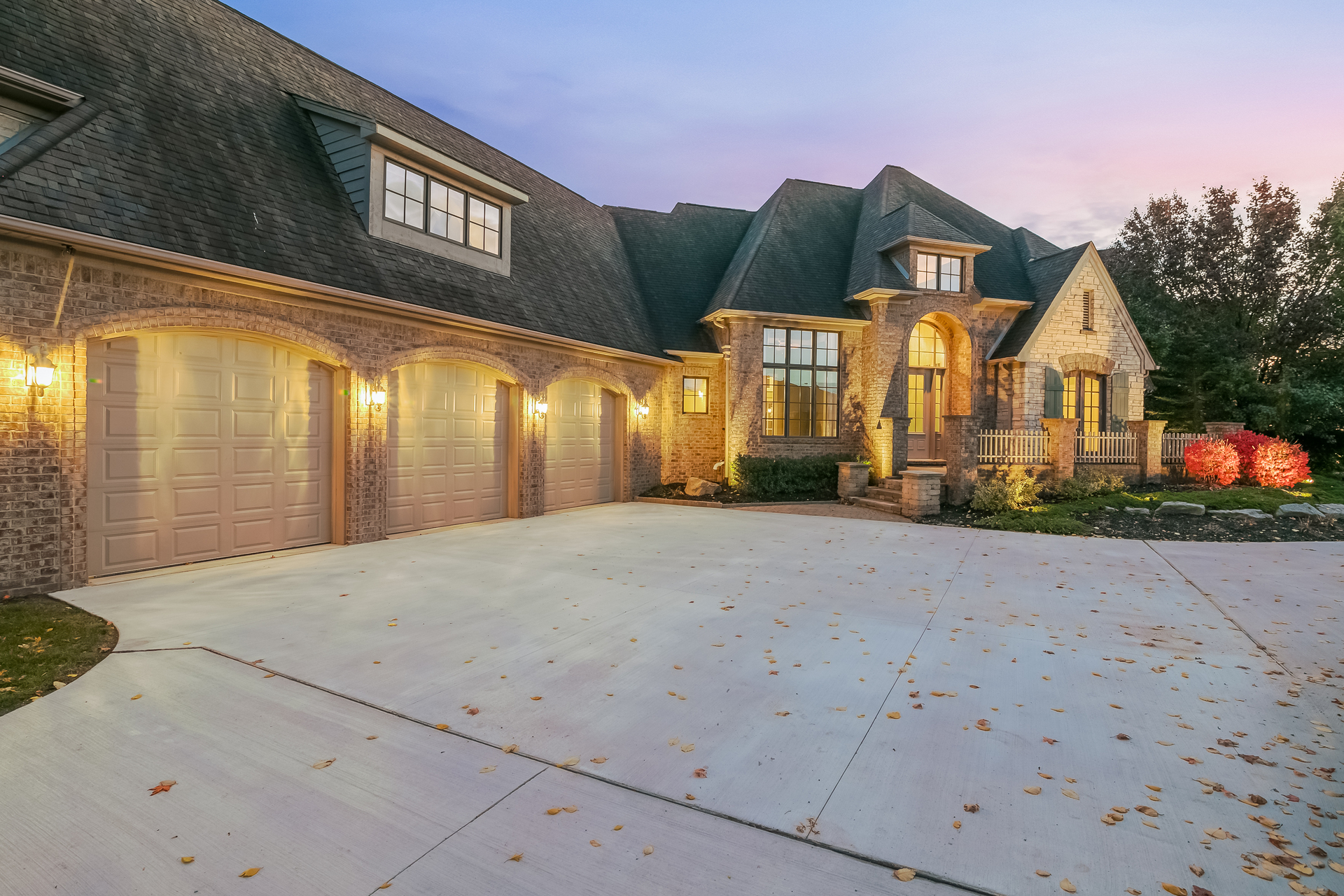 047-Twilight_Front_View-5032786-medium.jpg