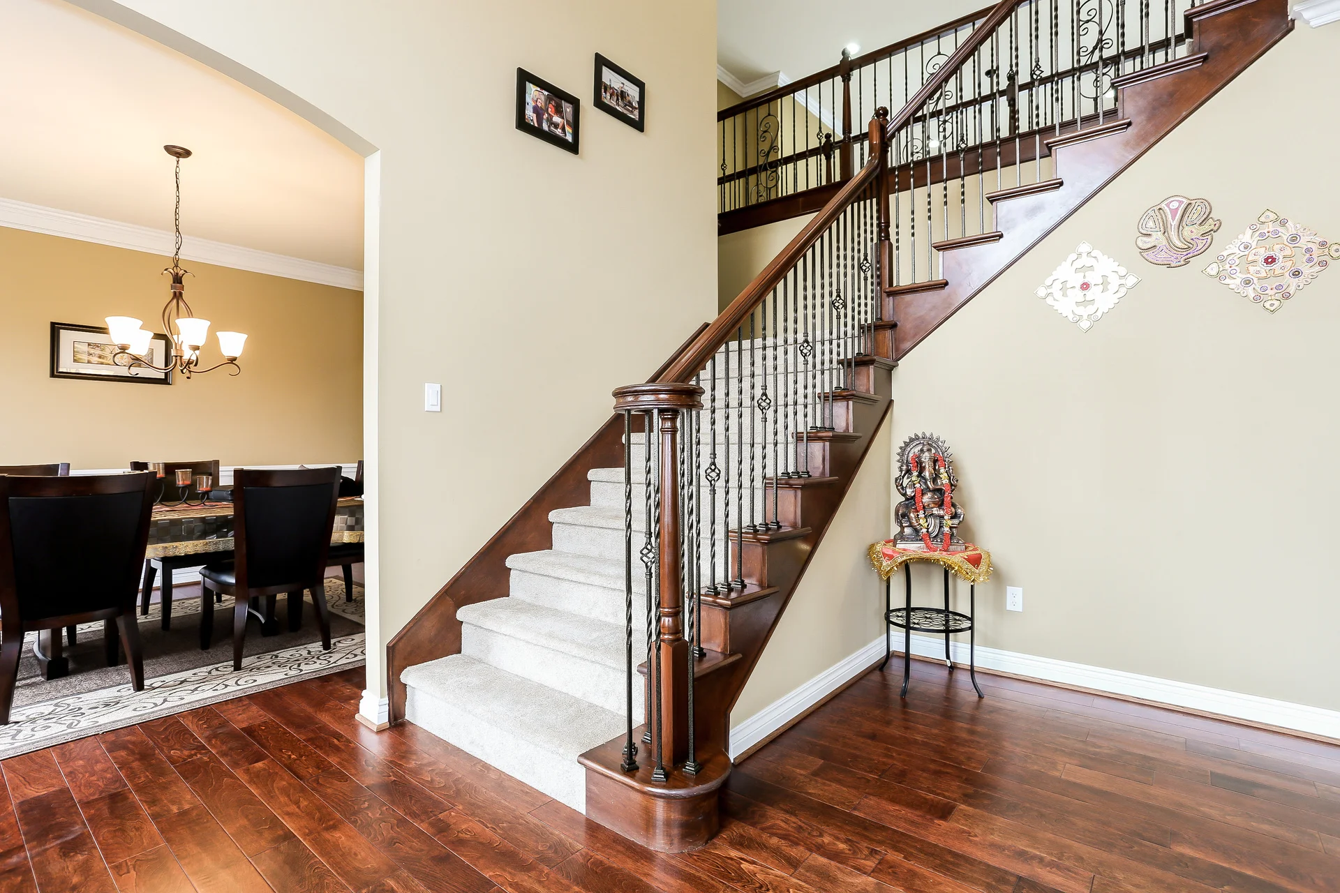 006-Foyer-5056080-medium.jpg