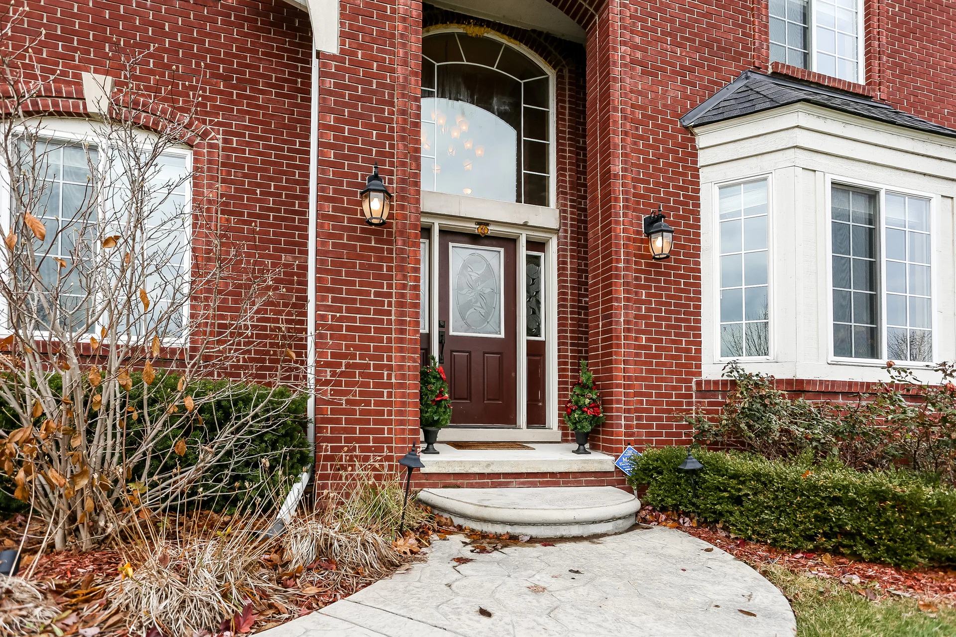 005-Front_Entrance-5056046-medium.jpg