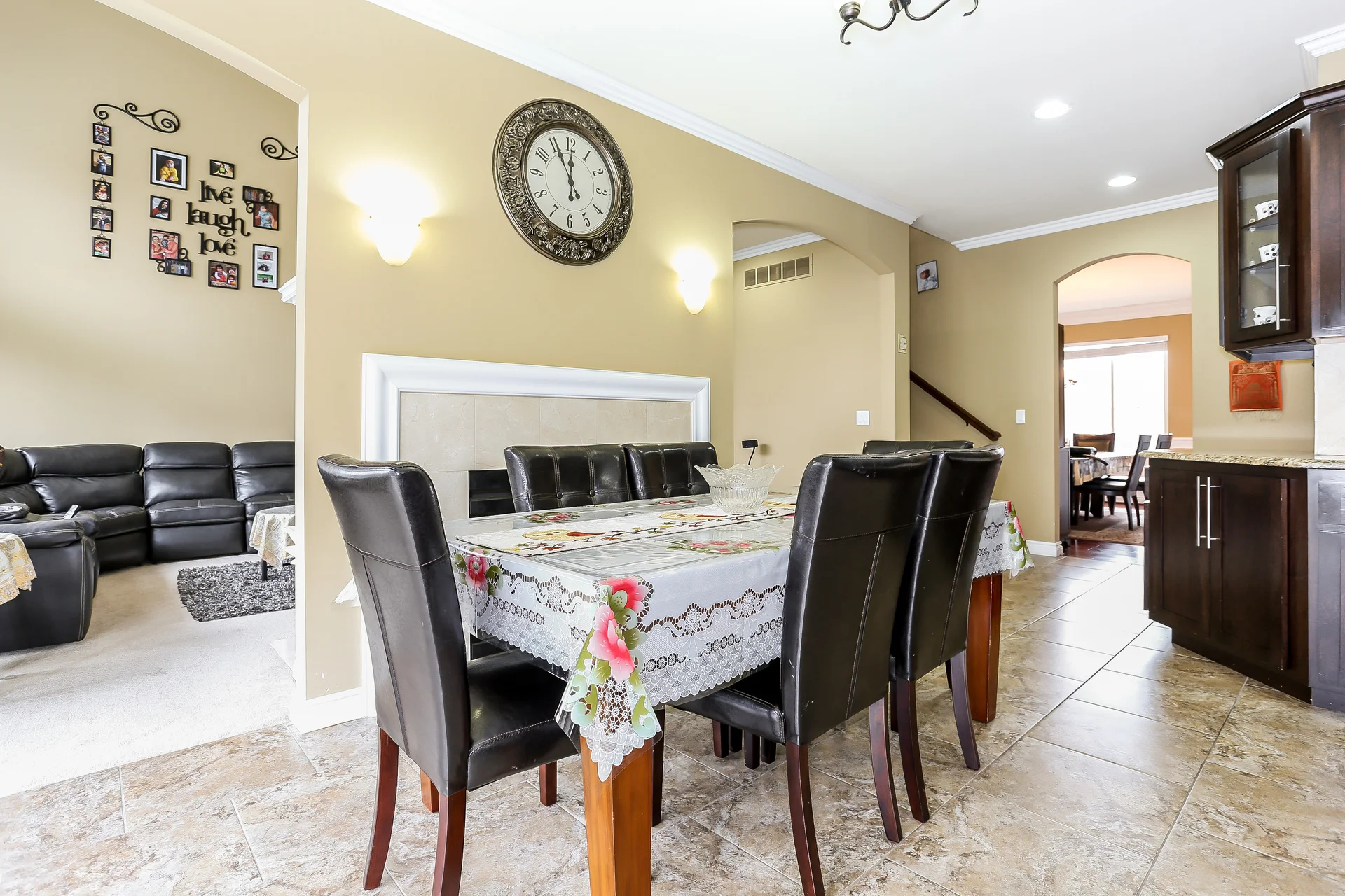 011-Breakfast_Nook-5056066-medium.jpg