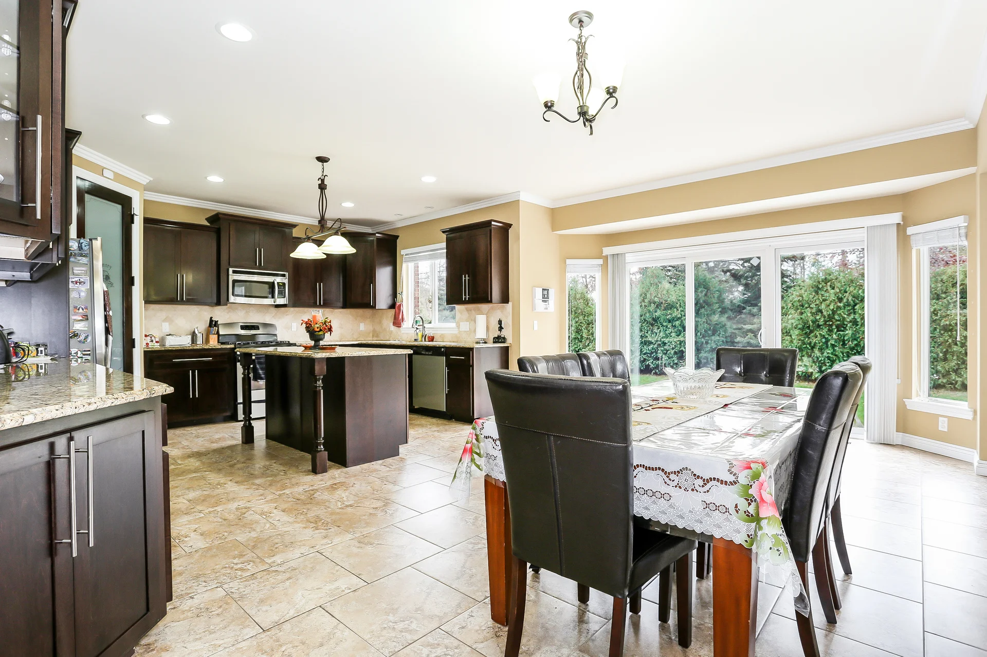 013-Breakfast_Nook-5056071-medium.jpg