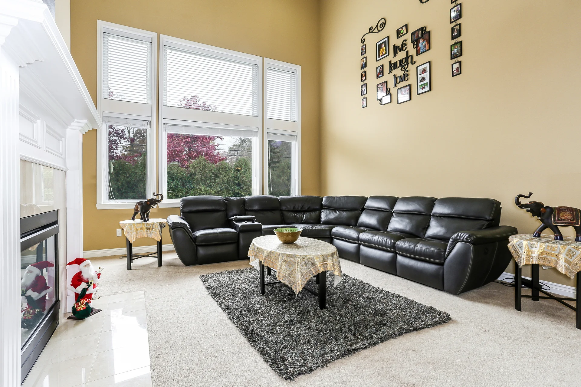018-Family_Room-5056084-medium.jpg