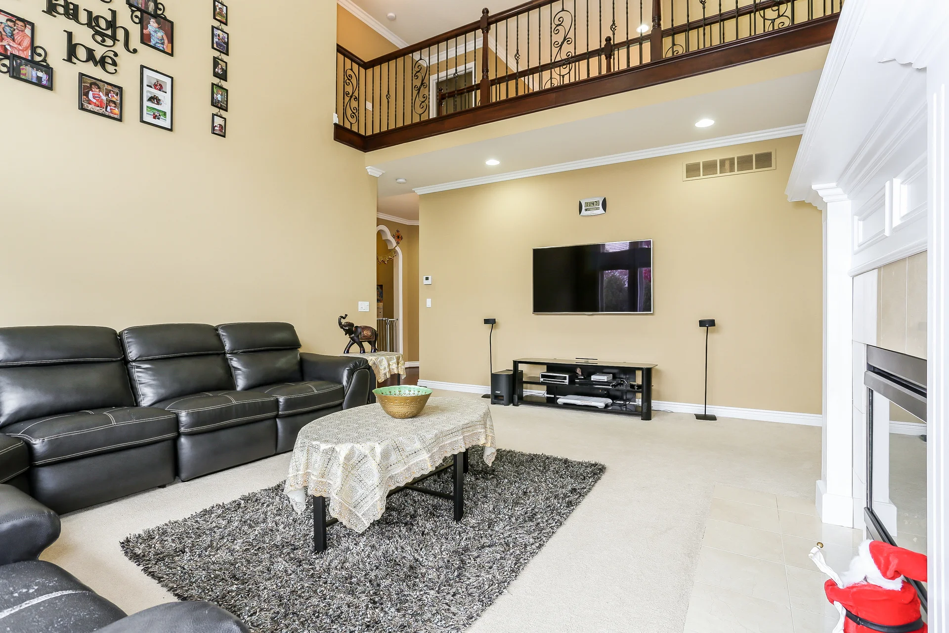 020-Family_Room-5056061-medium.jpg