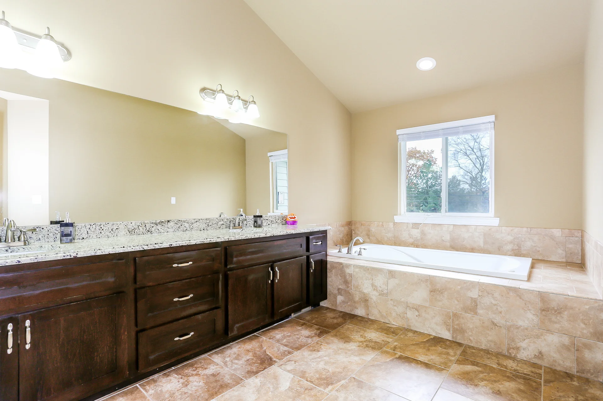 037-Master_Bathroom-5056097-medium.jpg