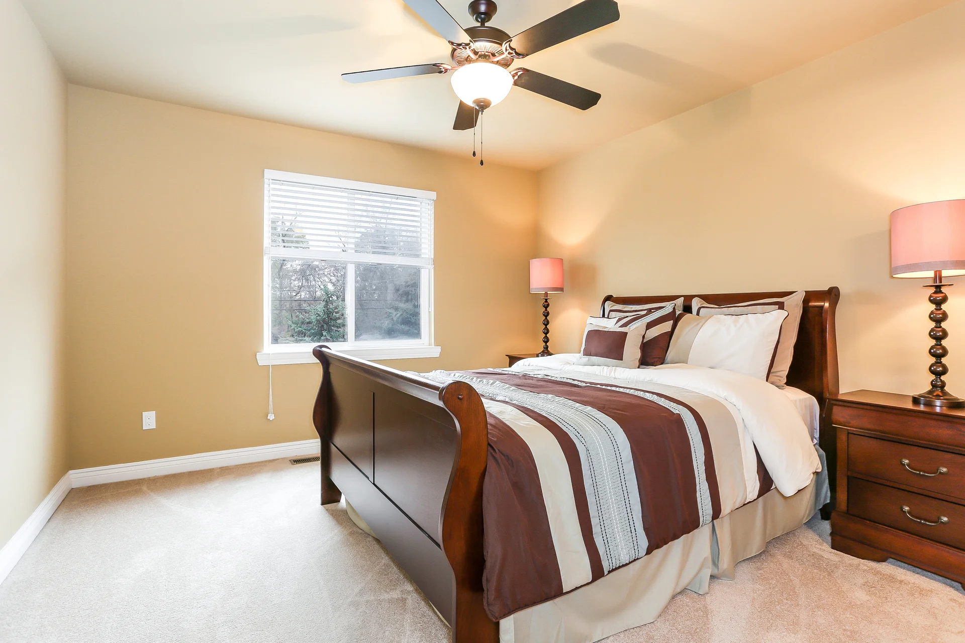 041-Bedroom-5056081-medium.jpg