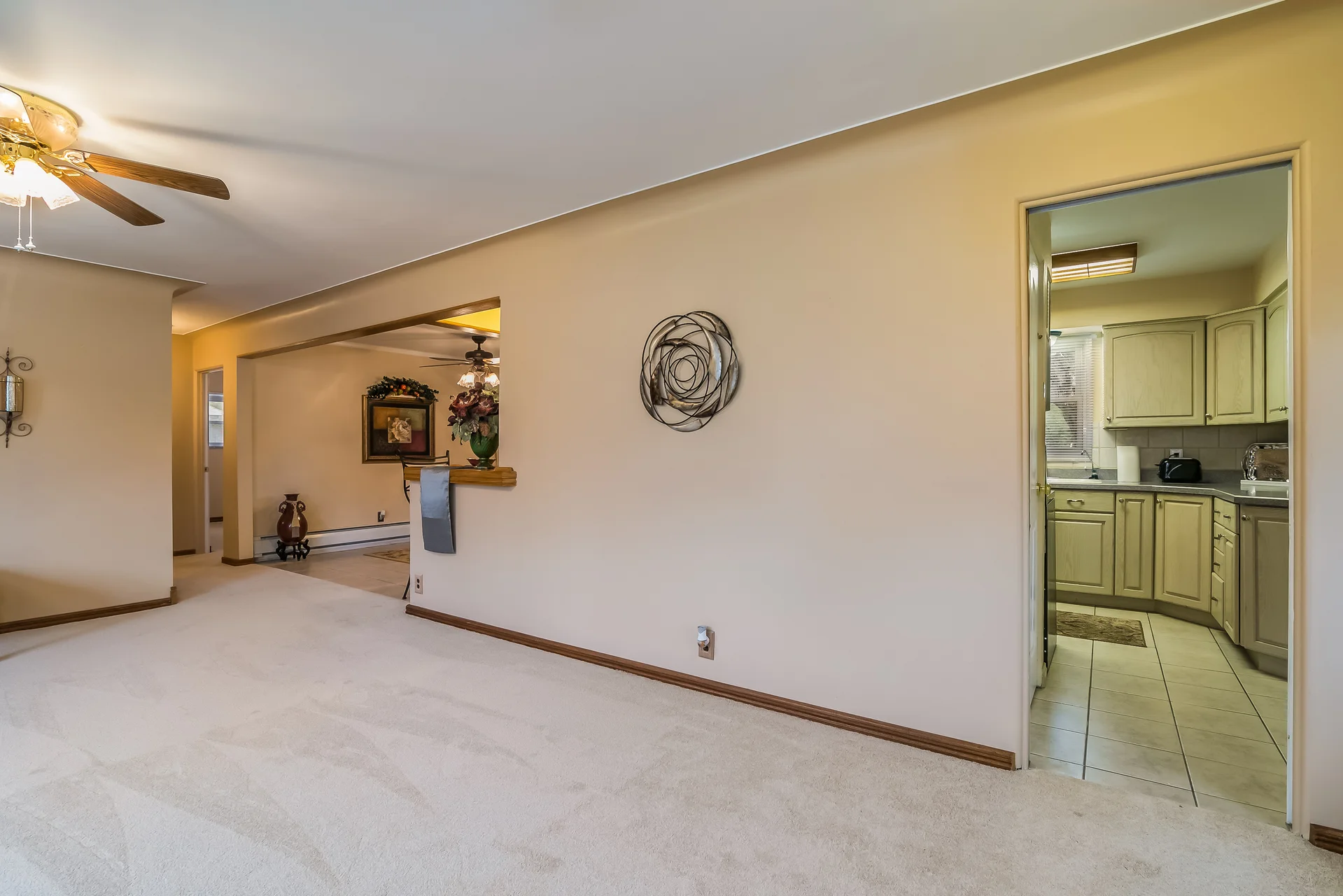 004-Living_Room-5072410-medium.jpg