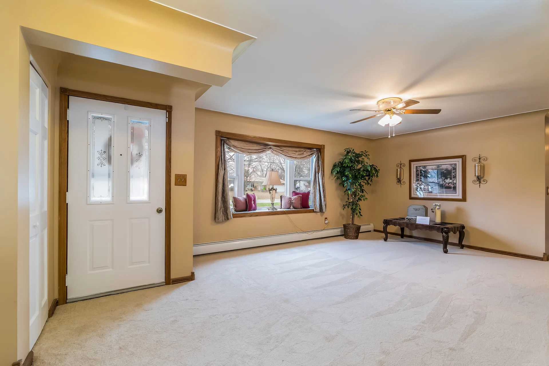 005-Foyer-5072417-medium.jpg