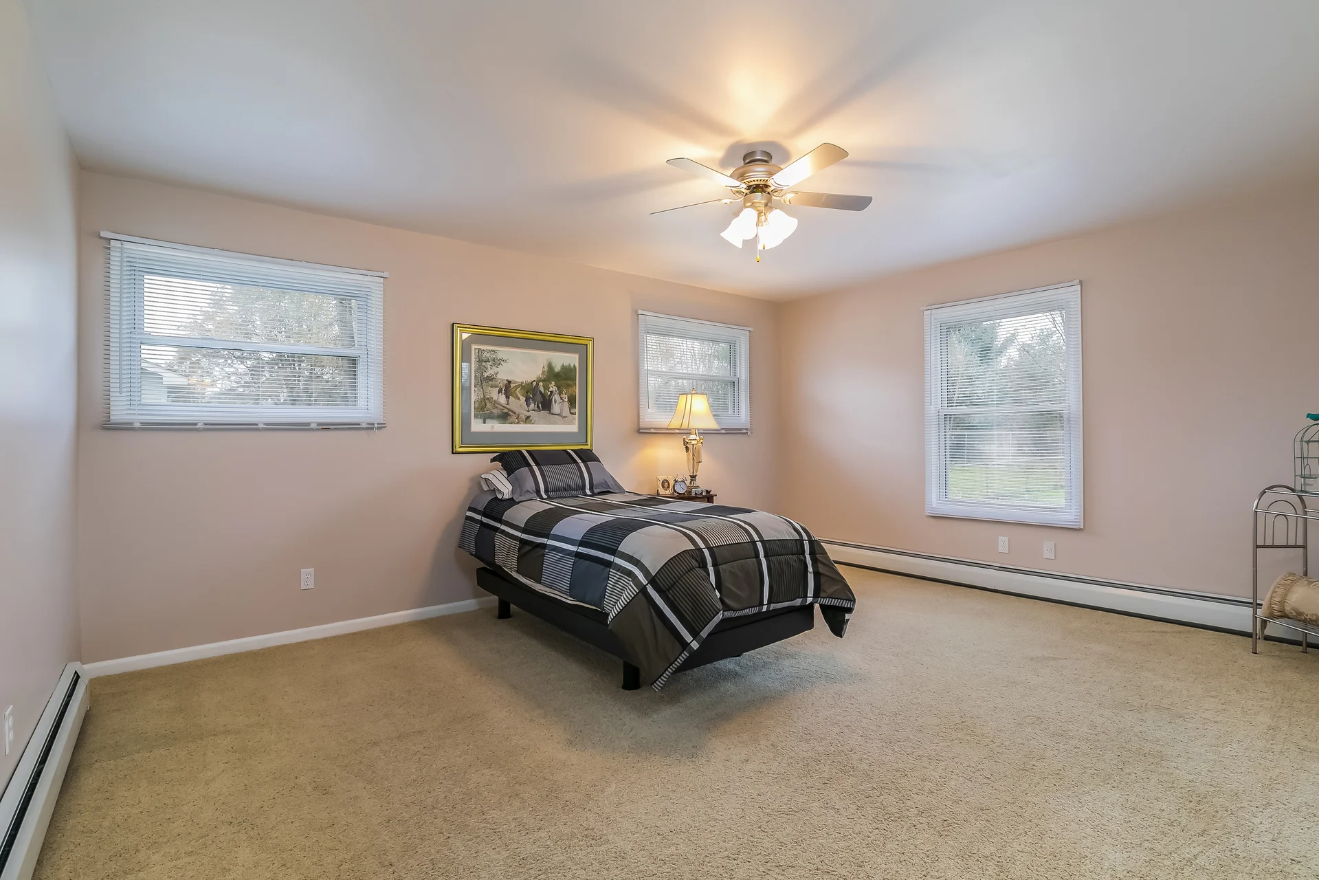 013-Master_Bedroom-5072421-medium.jpg