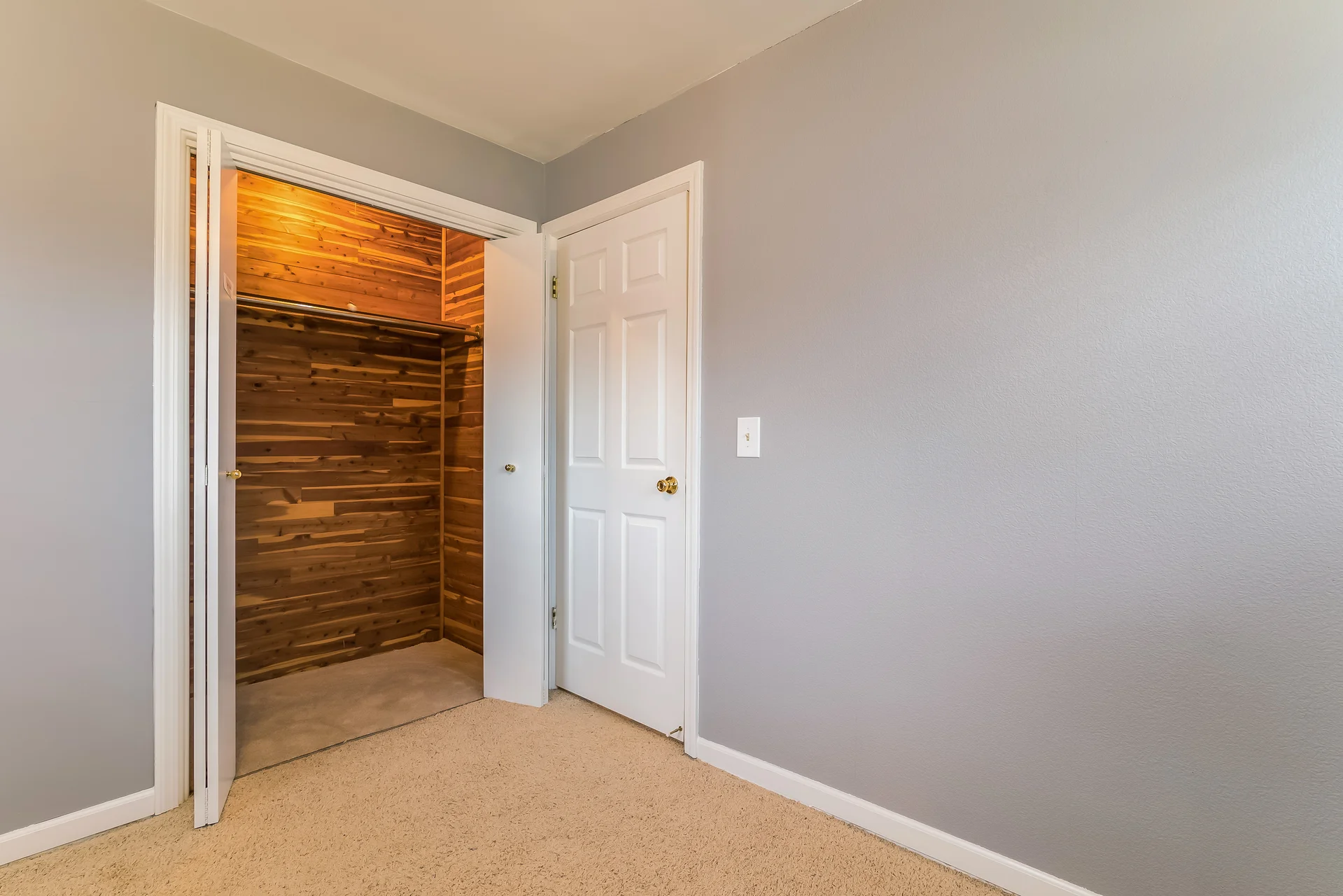 021-Bedroom-5074752-medium.jpg