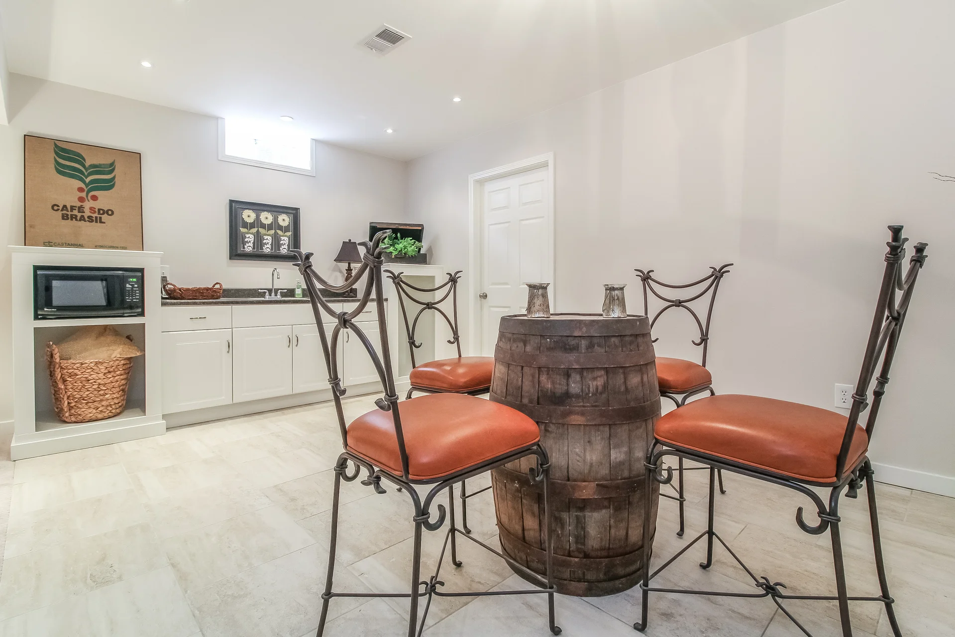 040-Basement-5442250-medium.jpg