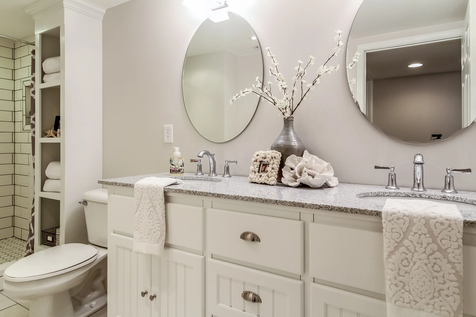 044-Bathroom-5442242-medium.jpg