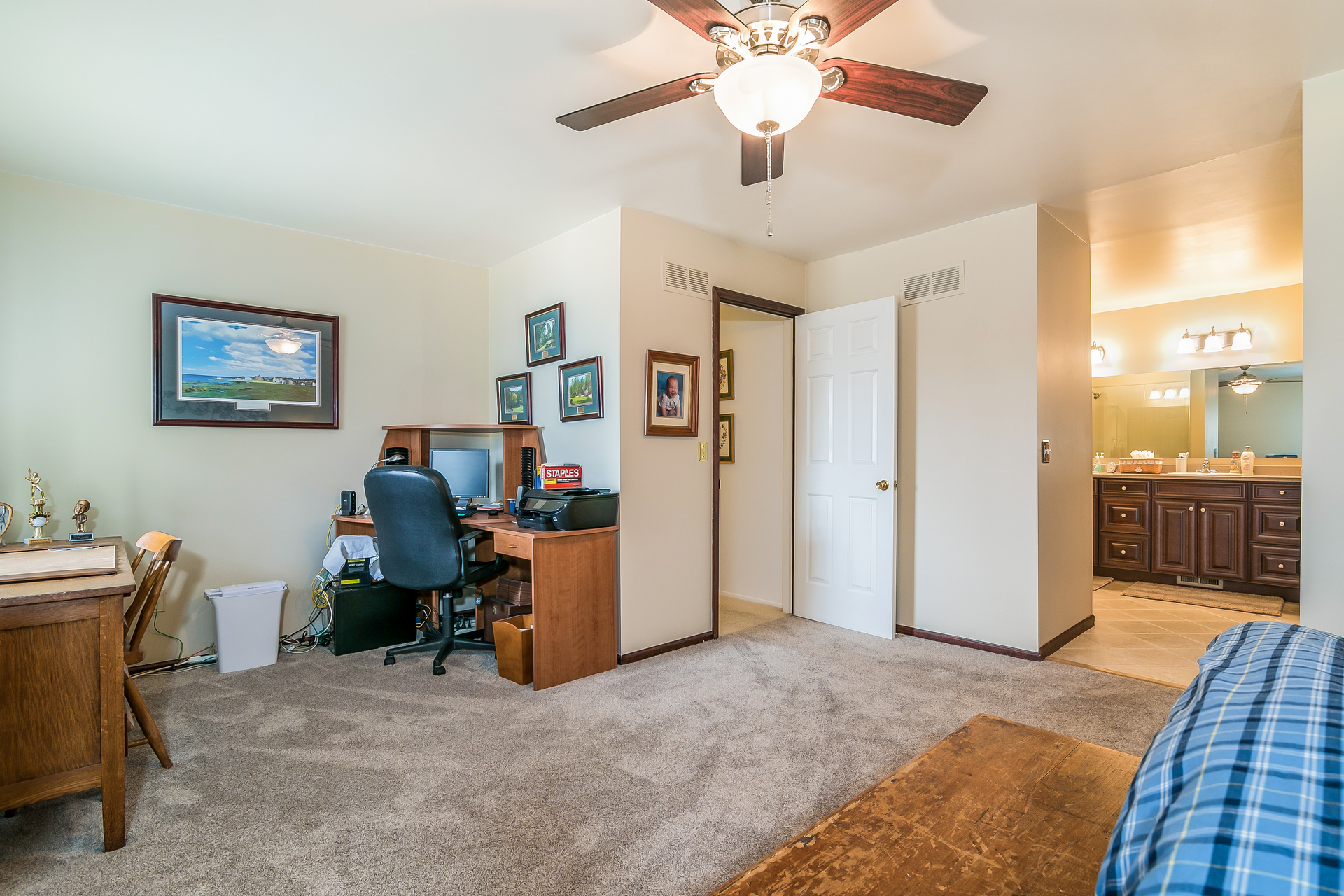 014-Master_Bedroom-5502775-medium.jpg