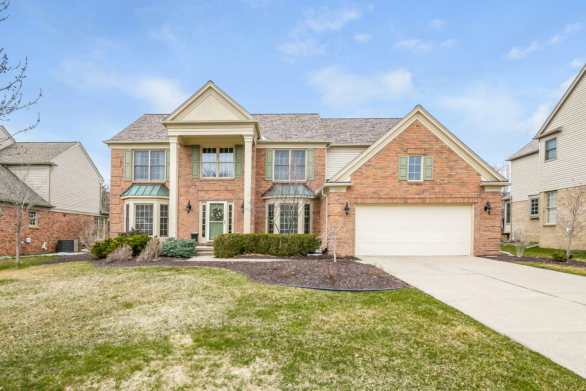 002-Front_View-5606604-medium.jpg