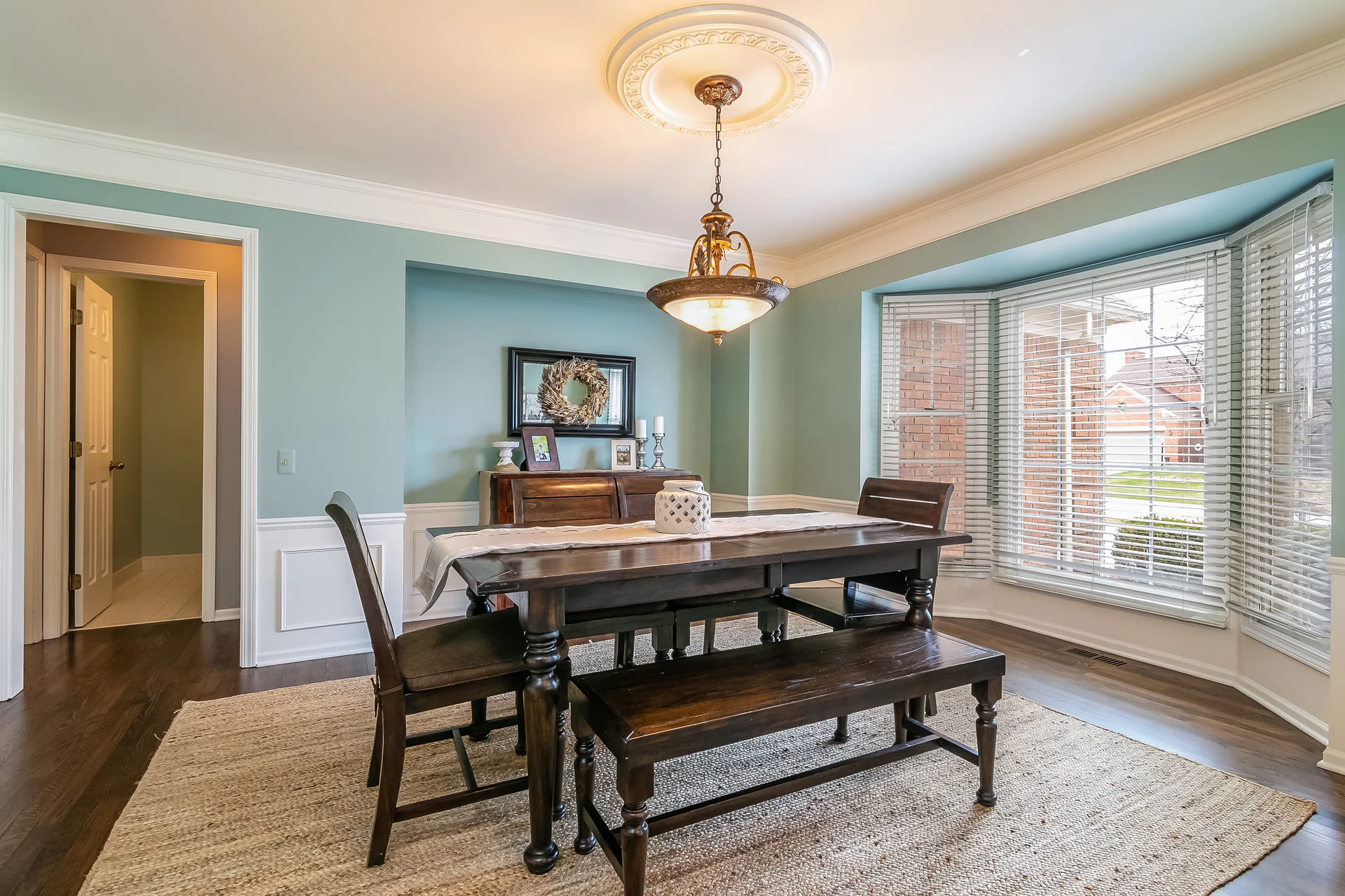 012-Dining_Room-5604556-medium.jpg