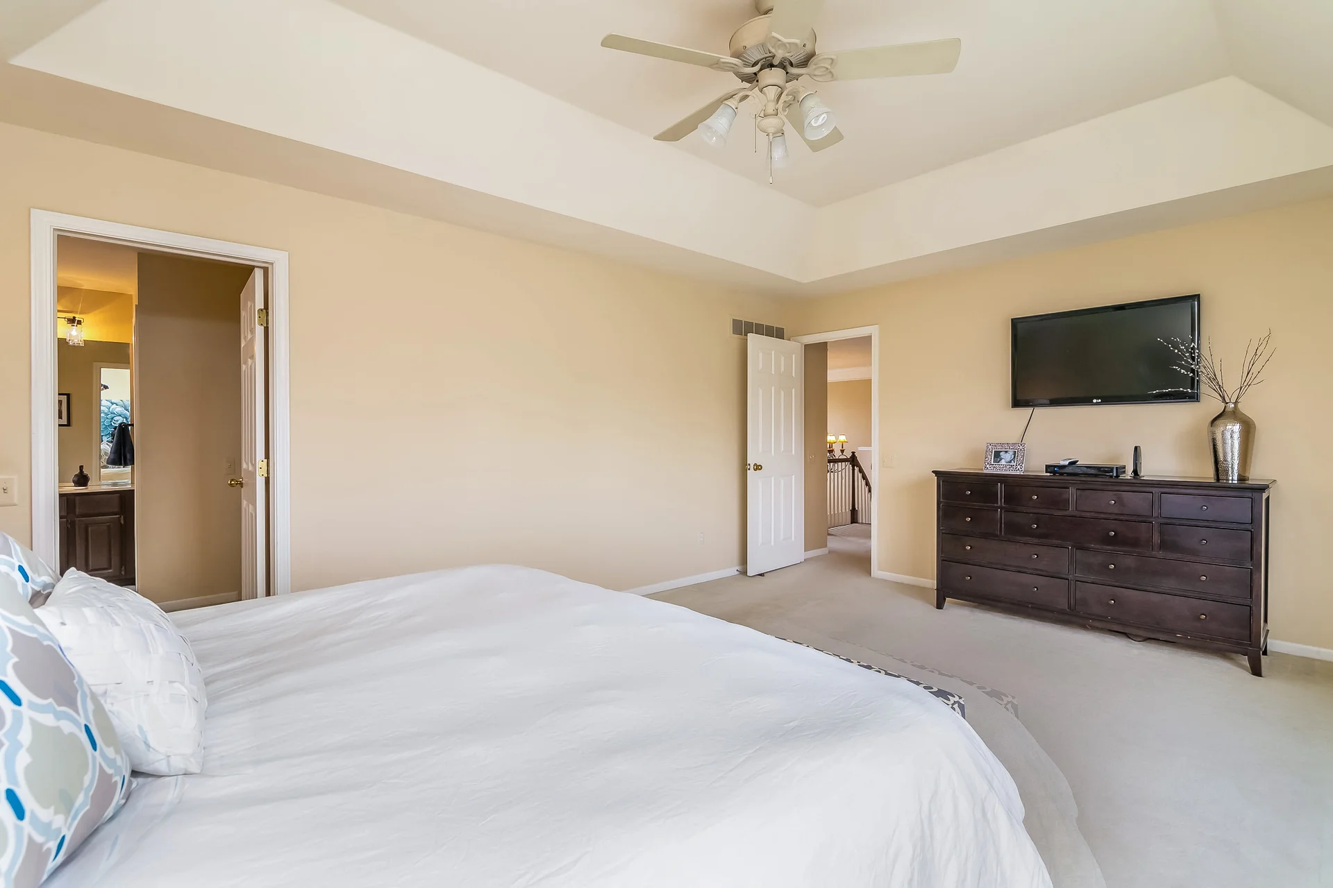 029-Master_Bedroom-5604568-medium.jpg