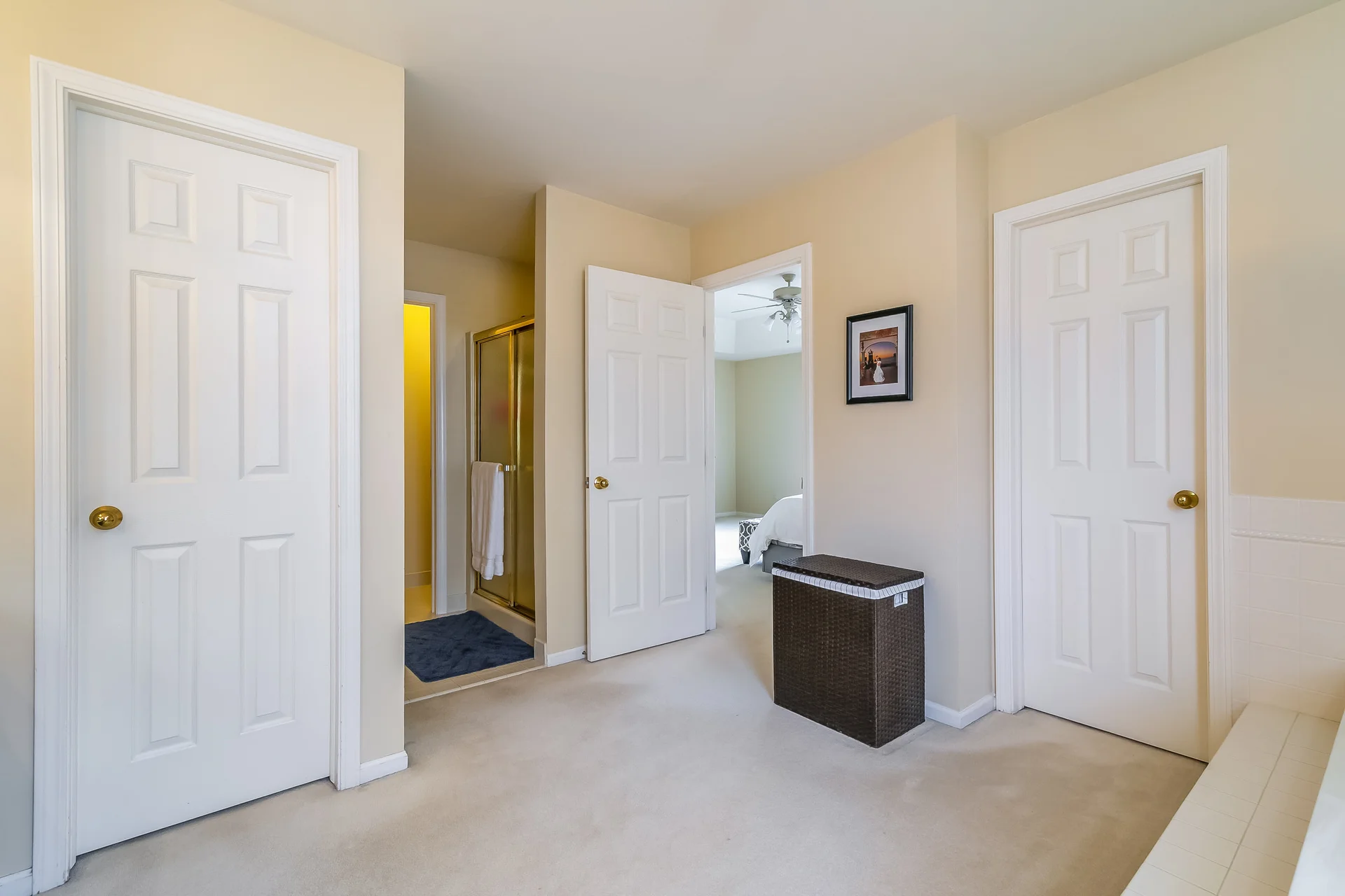 031-Master_Bathroom-5604575-medium.jpg