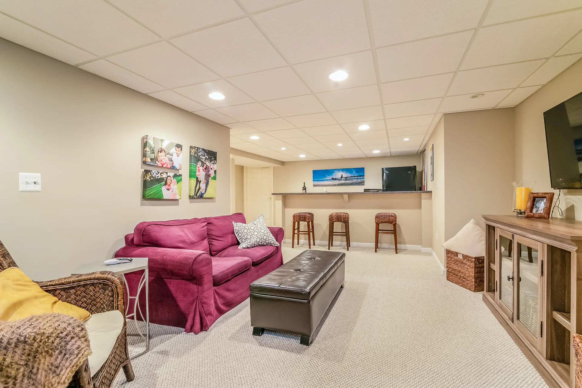 040-Family_Room-5604587-medium.jpg